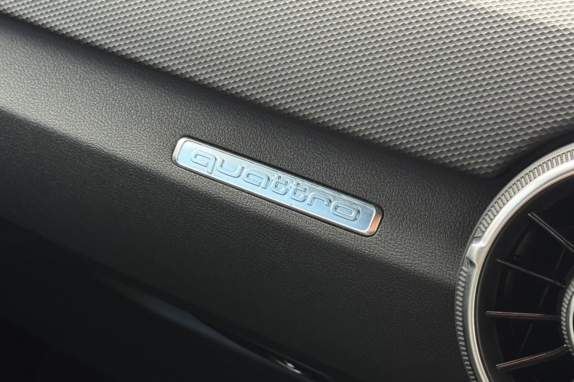 Audi TT thumbnail image number 18