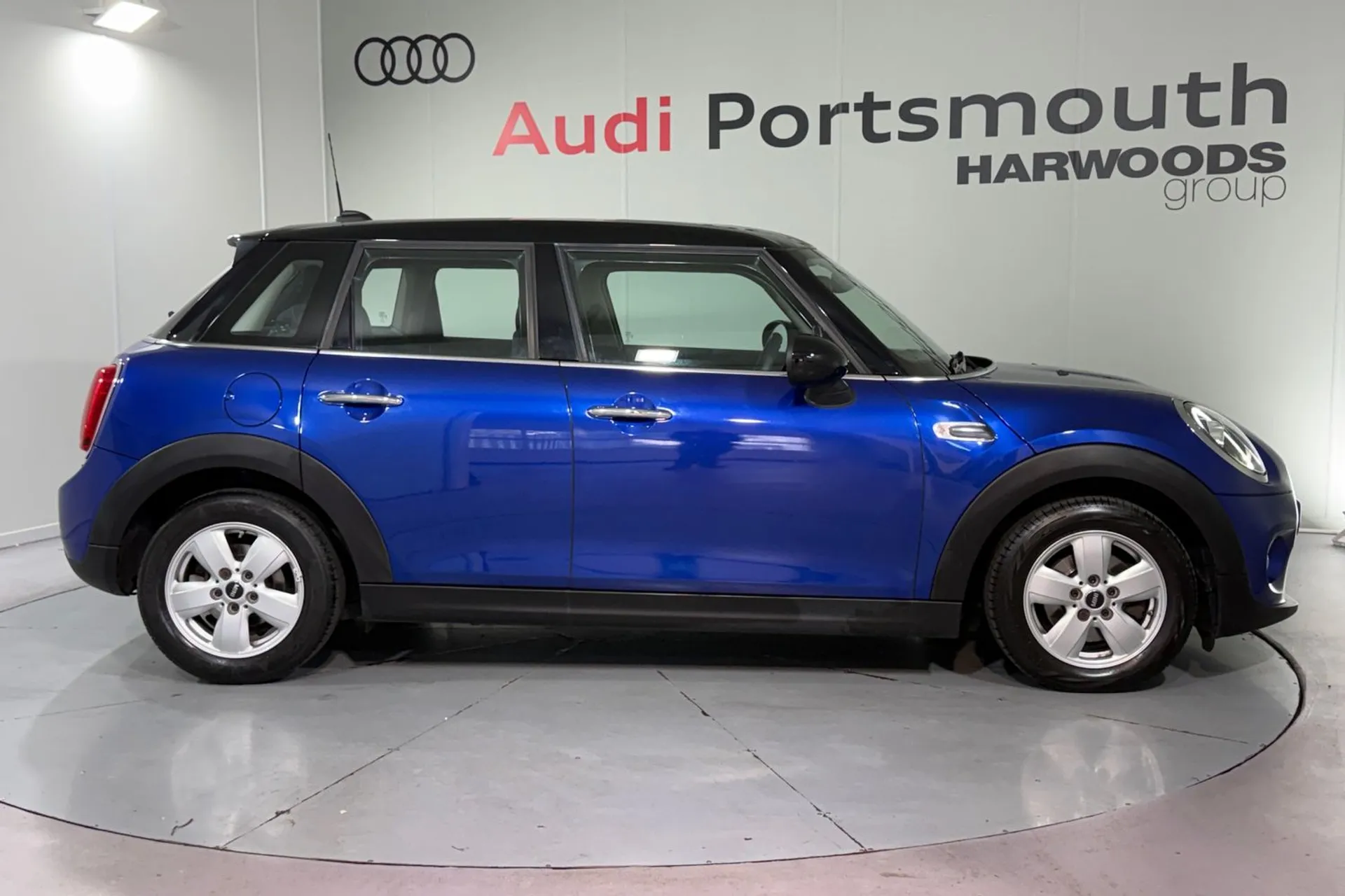 MINI HATCHBACK thumbnail image number 2