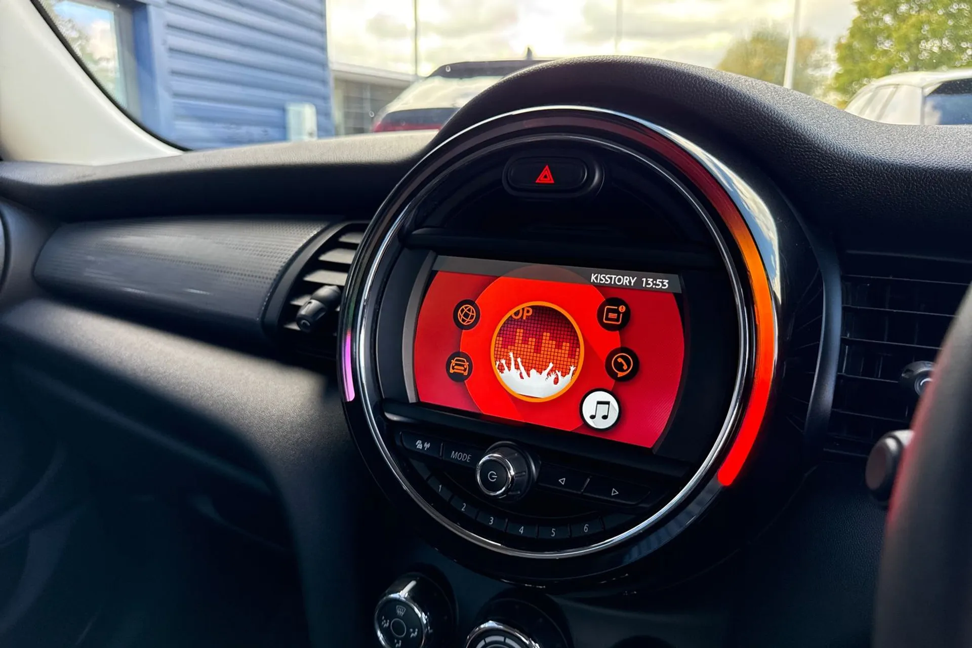 MINI HATCHBACK thumbnail image number 4