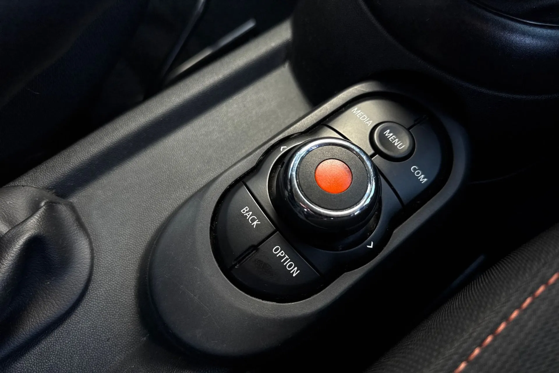 MINI HATCHBACK thumbnail image number 37