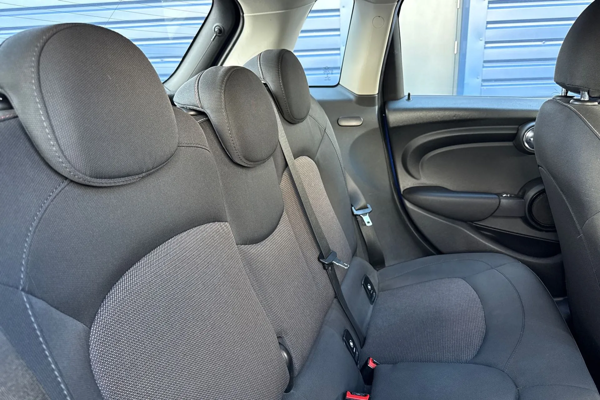 MINI HATCHBACK thumbnail image number 24