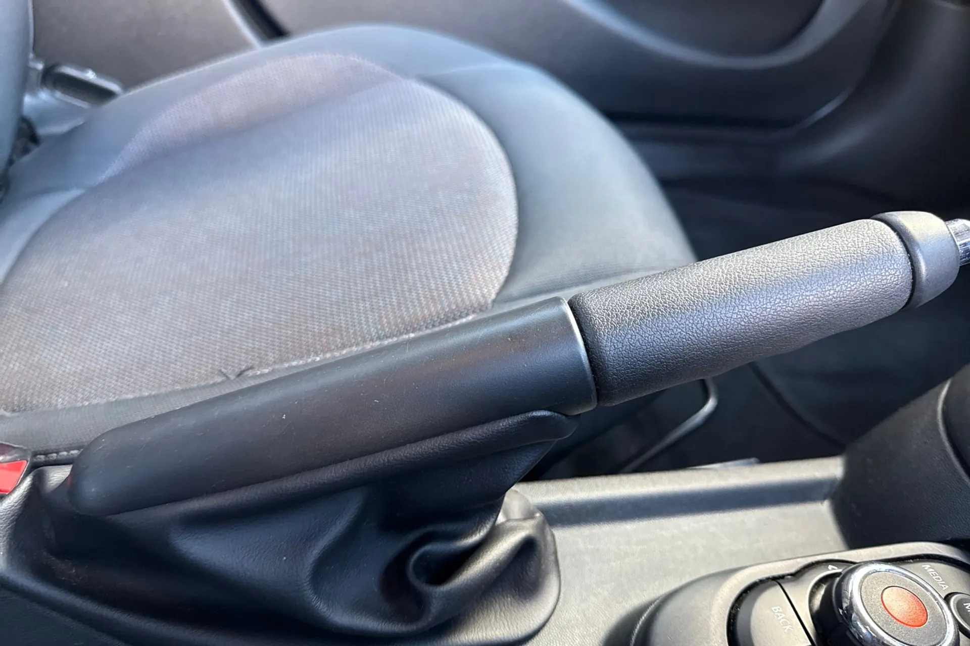 MINI HATCHBACK thumbnail image number 44