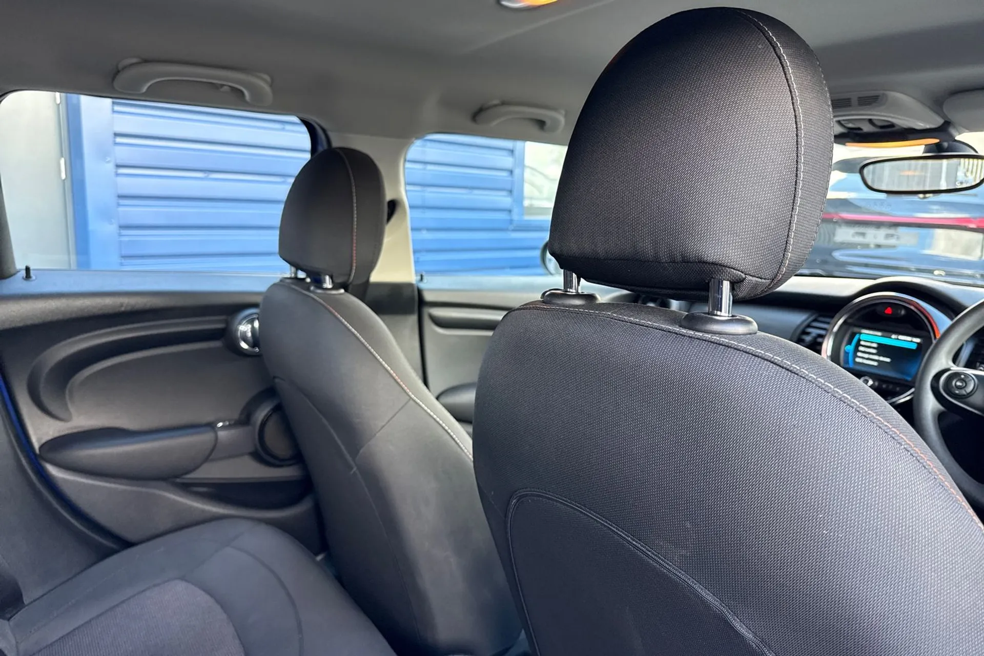 MINI HATCHBACK thumbnail image number 25