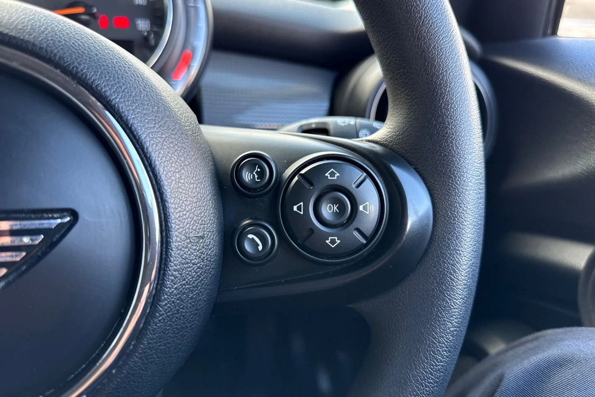 MINI HATCHBACK thumbnail image number 39