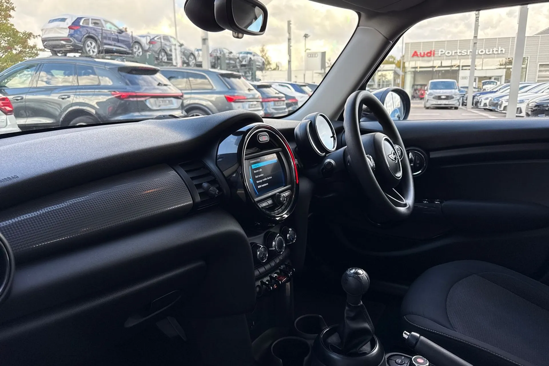 MINI HATCHBACK thumbnail image number 29