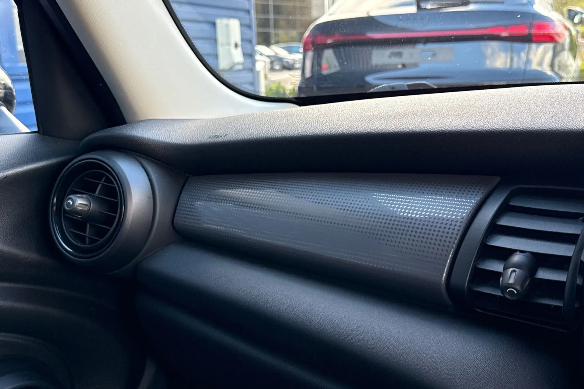 MINI HATCHBACK thumbnail image number 50