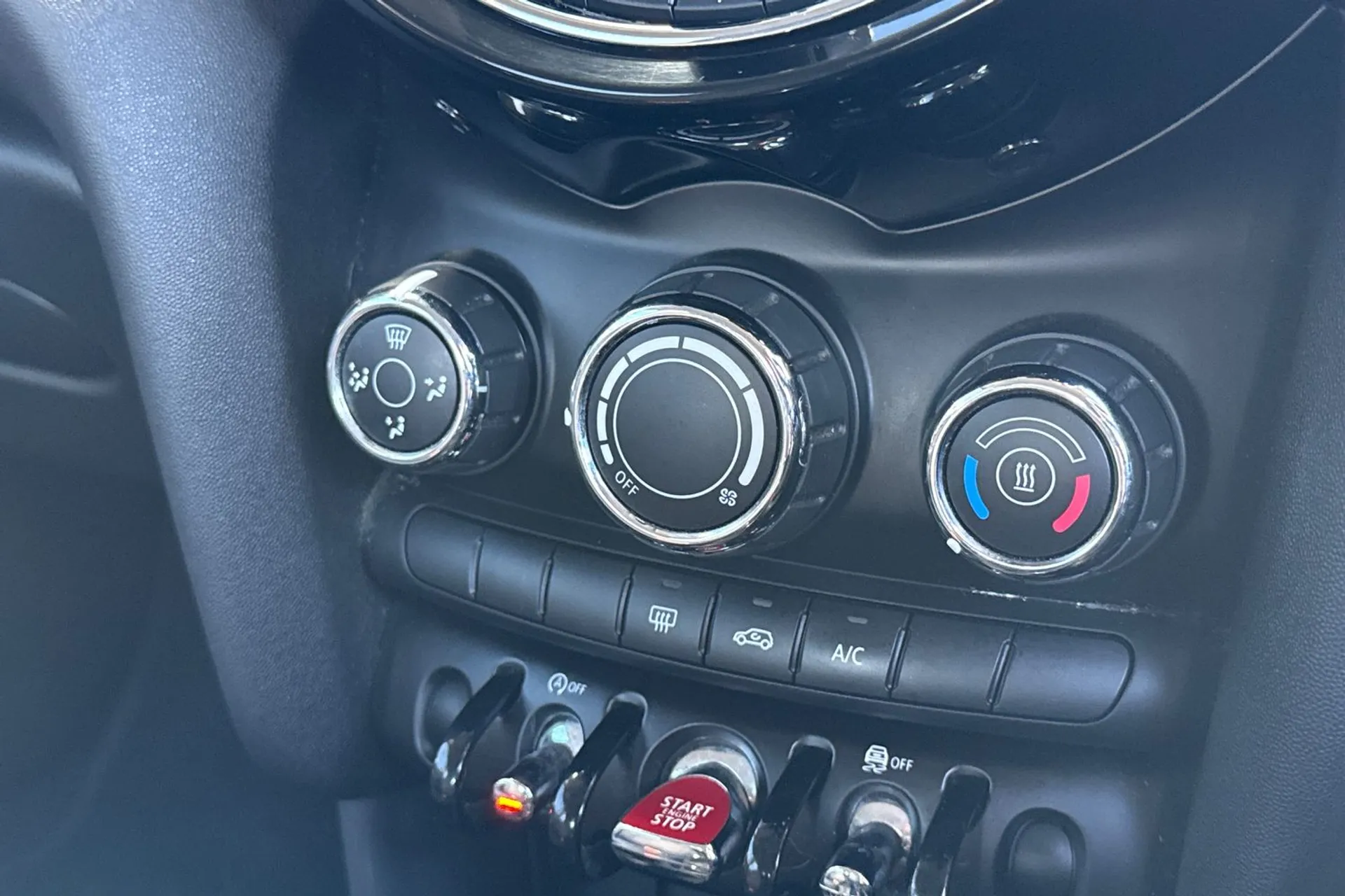 MINI HATCHBACK thumbnail image number 42