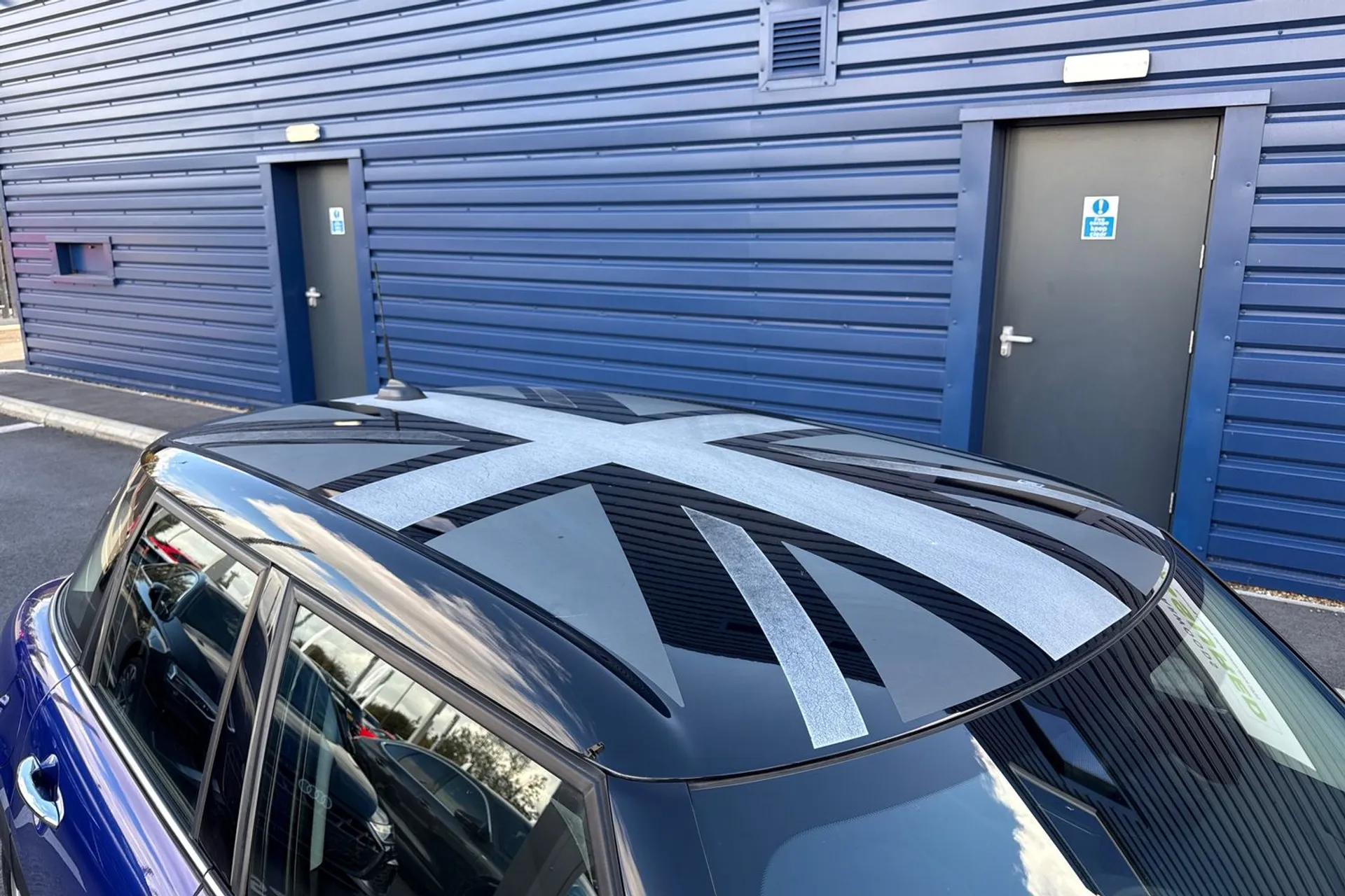 MINI HATCHBACK thumbnail image number 17