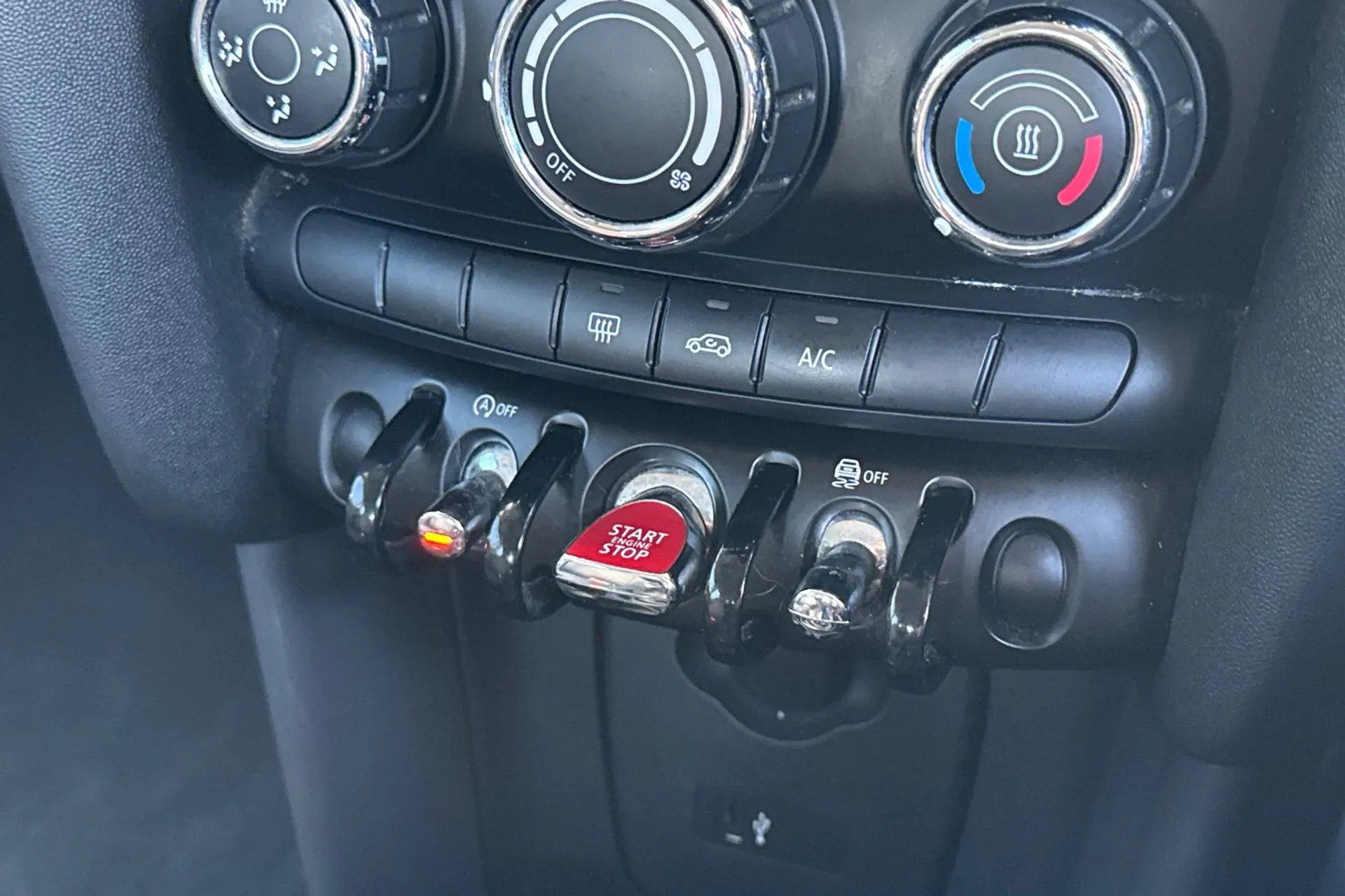 MINI HATCHBACK thumbnail image number 41