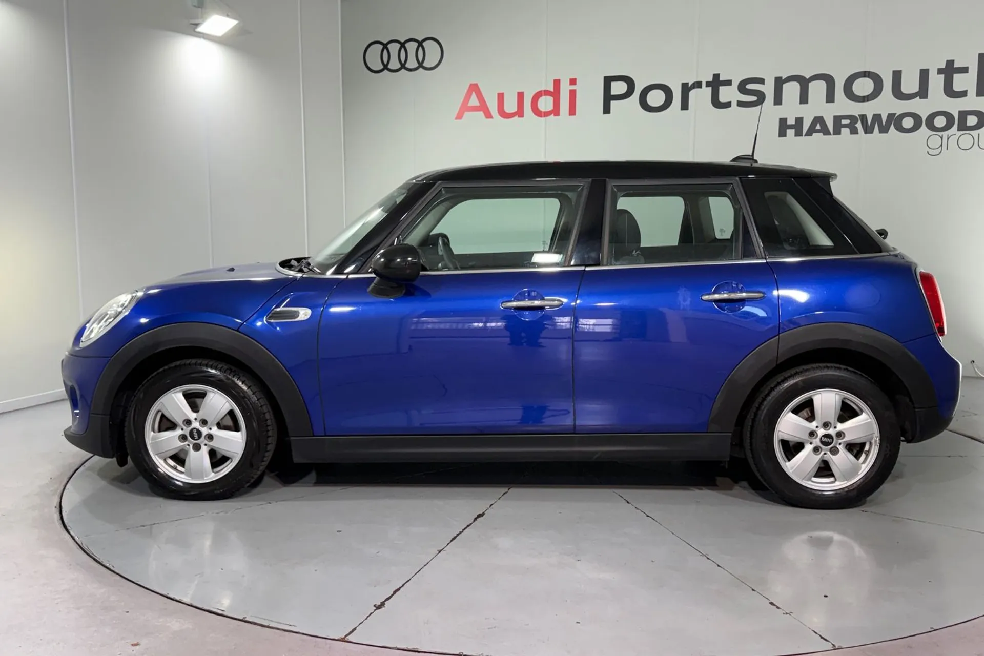 MINI HATCHBACK thumbnail image number 13