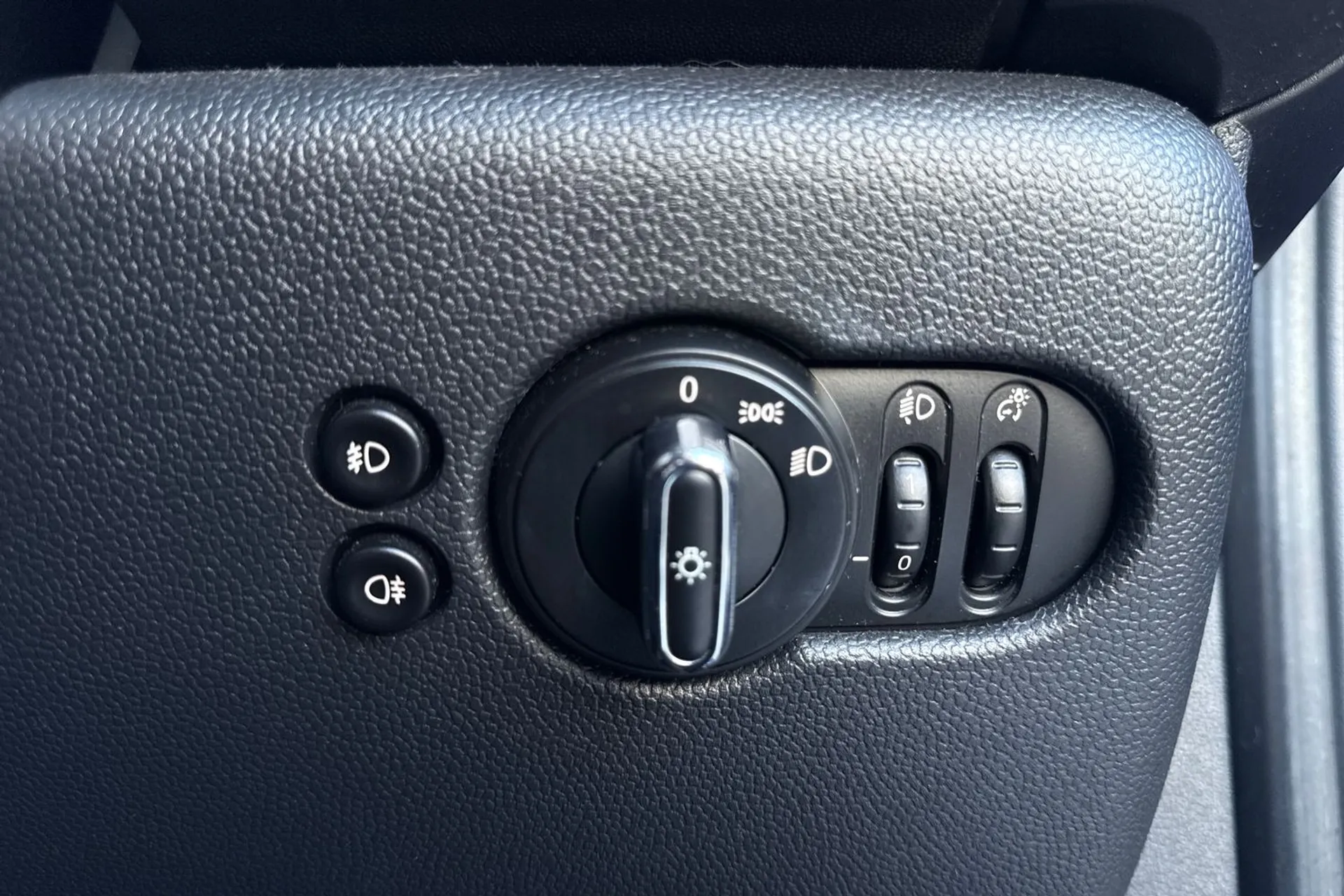 MINI HATCHBACK thumbnail image number 47