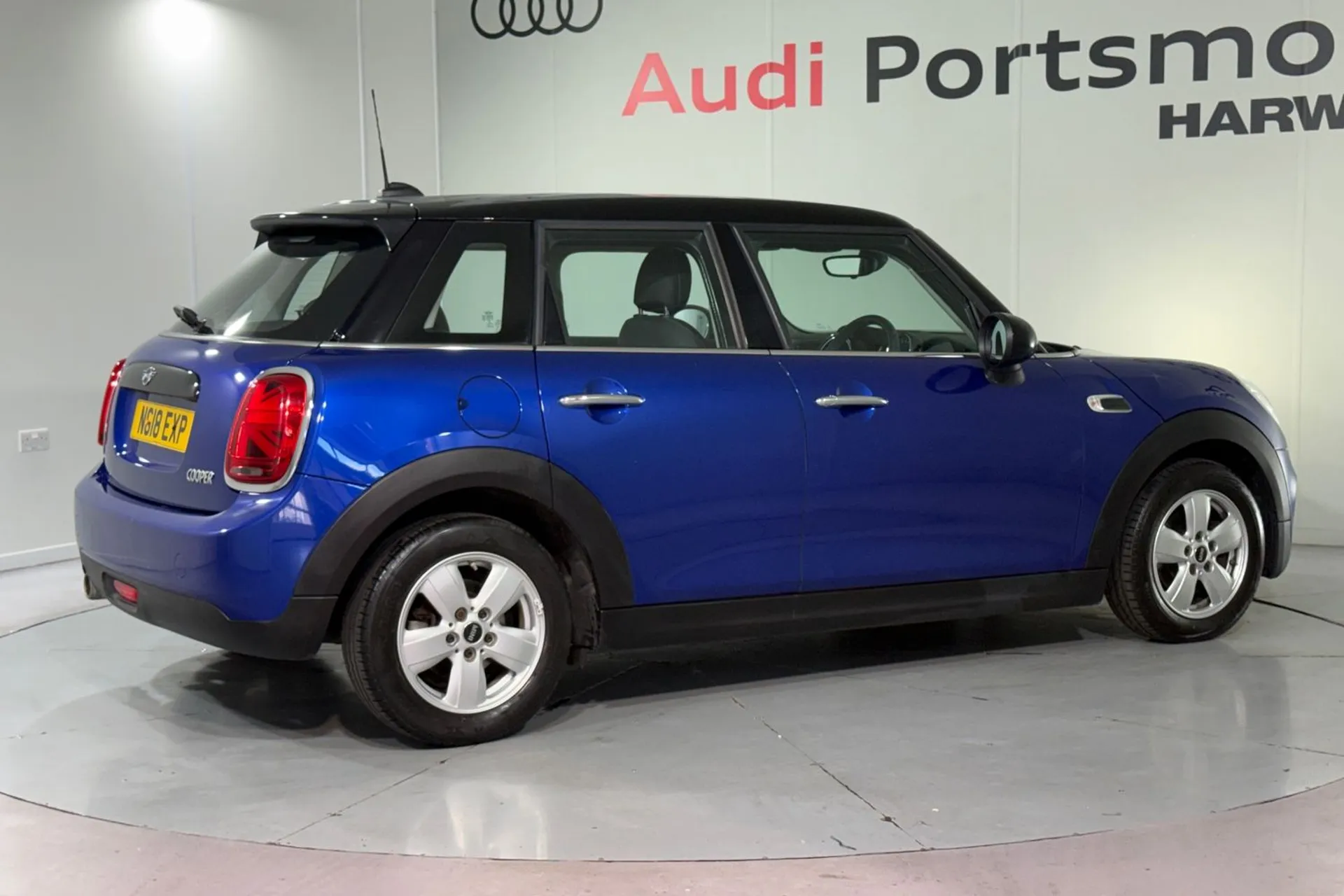 MINI HATCHBACK thumbnail image number 8