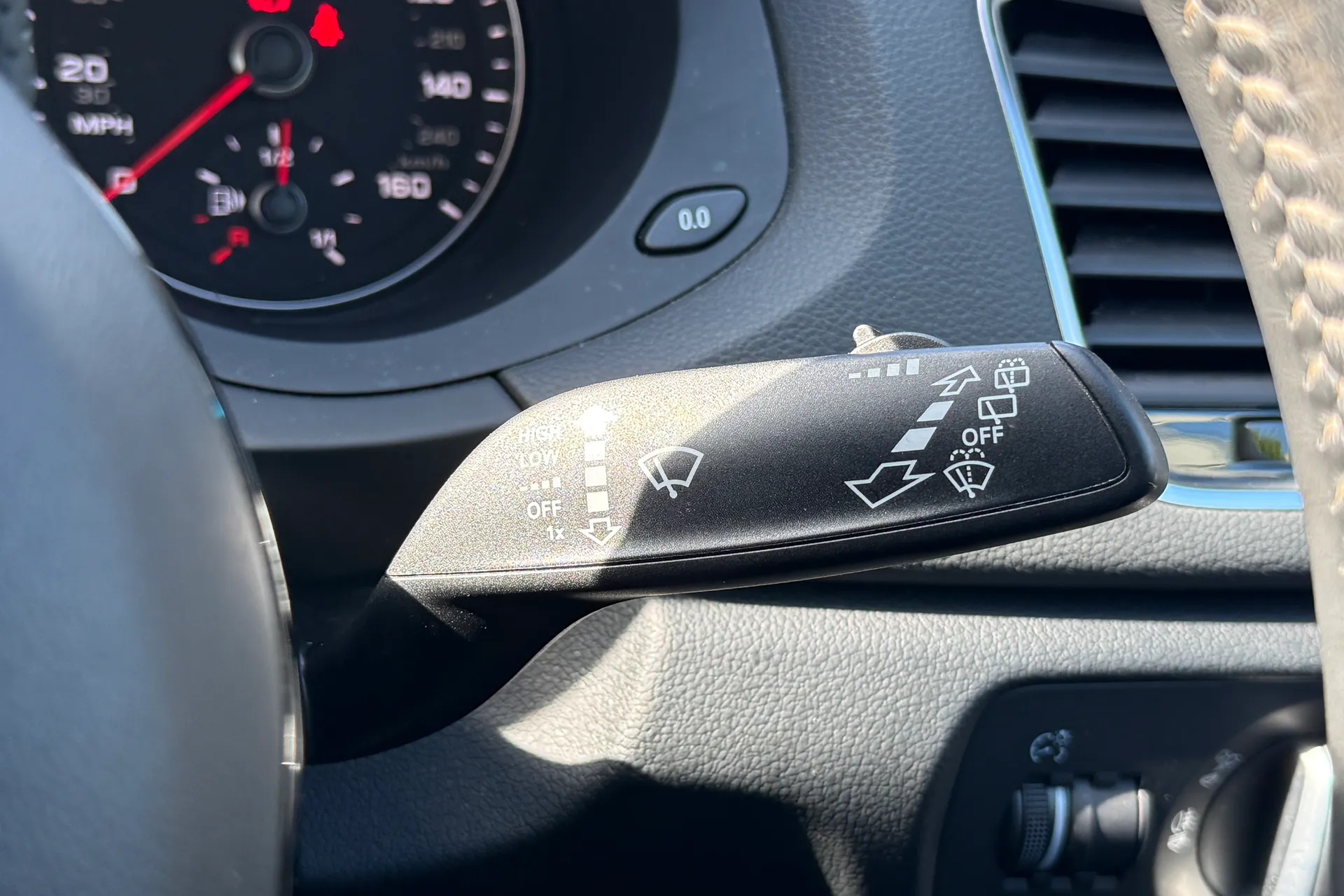 Audi Q3 thumbnail image number 15