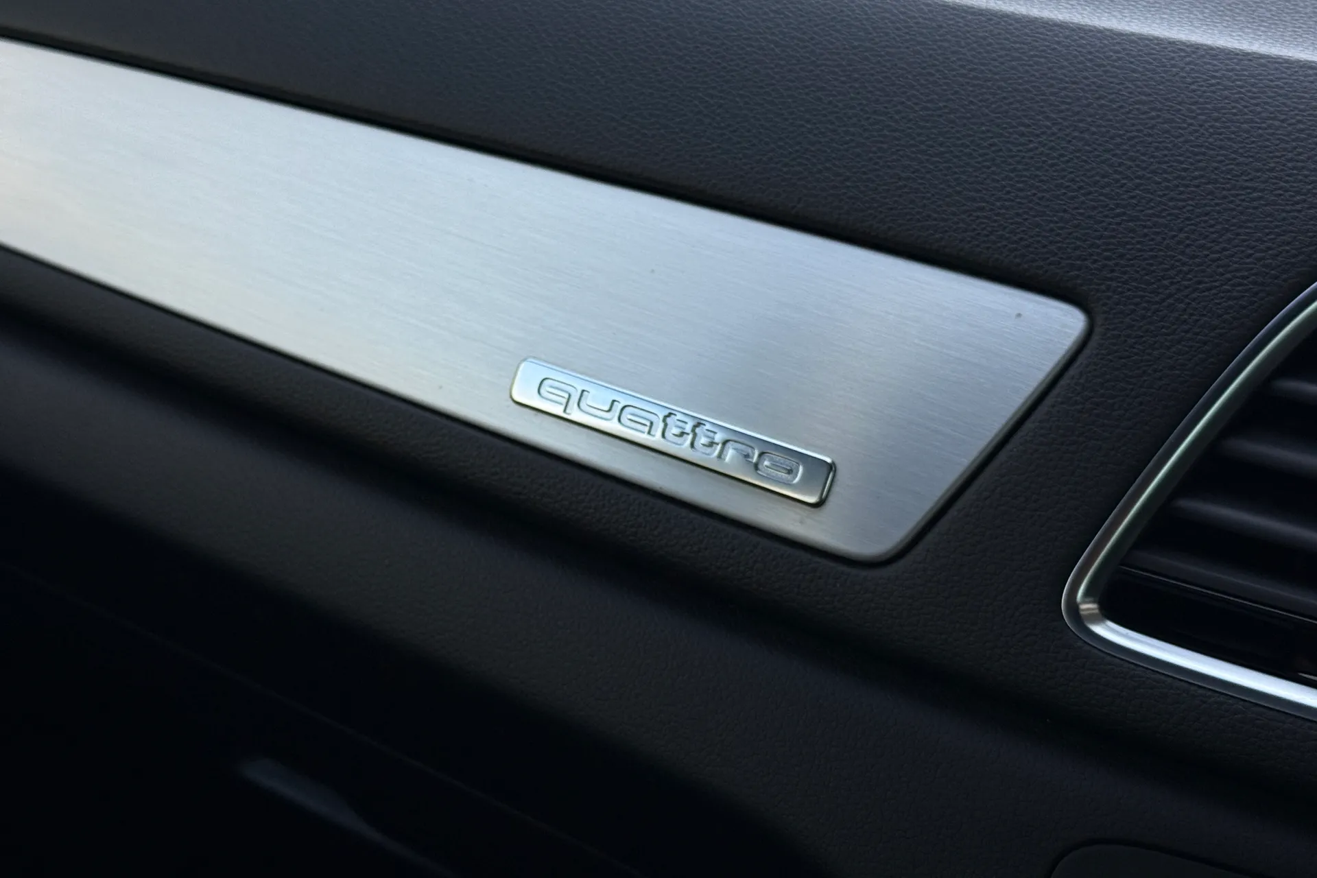 Audi Q3 thumbnail image number 28