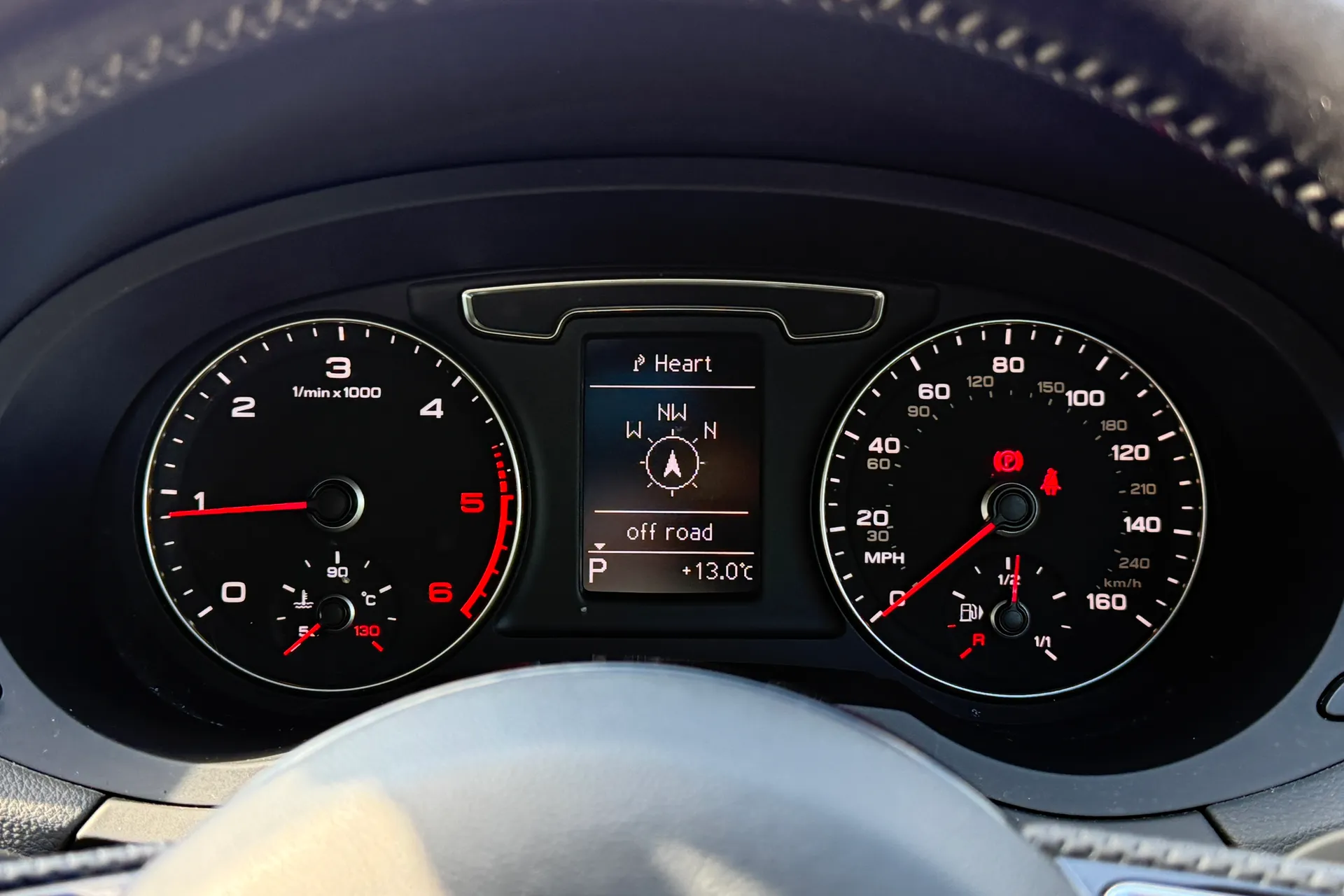 Audi Q3 thumbnail image number 16