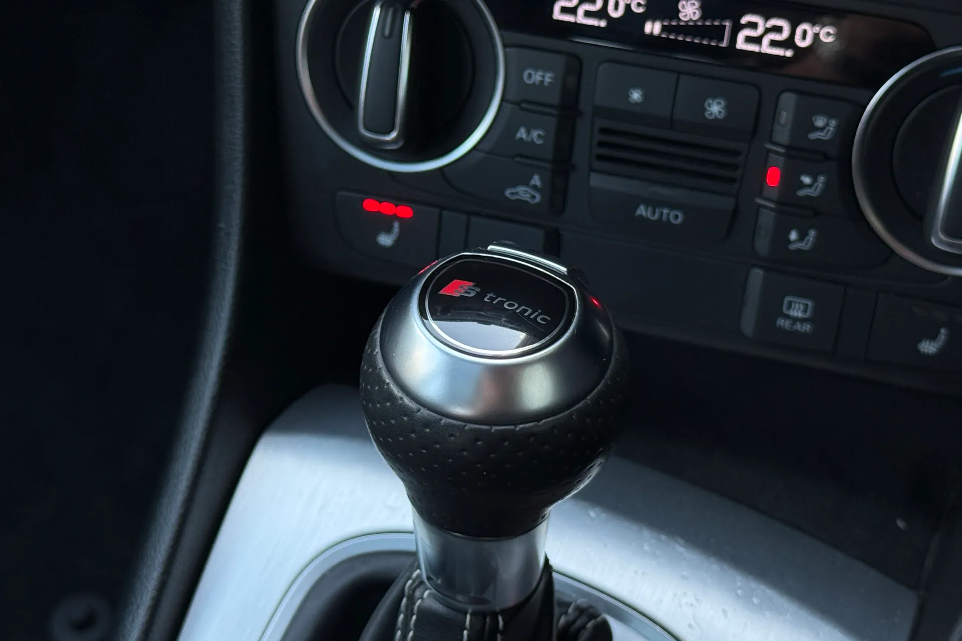 Audi Q3 thumbnail image number 24