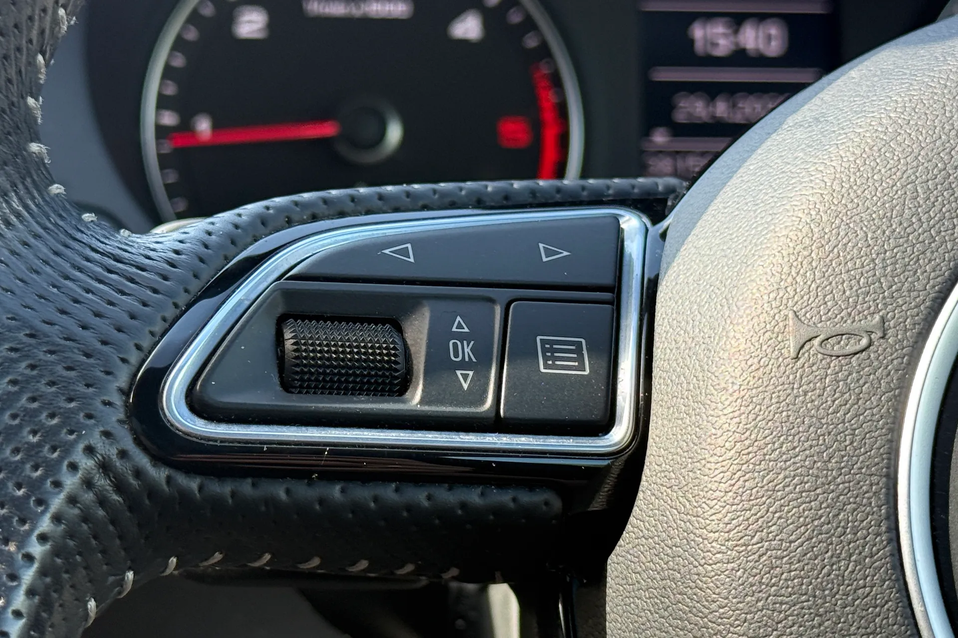 Audi Q3 thumbnail image number 12