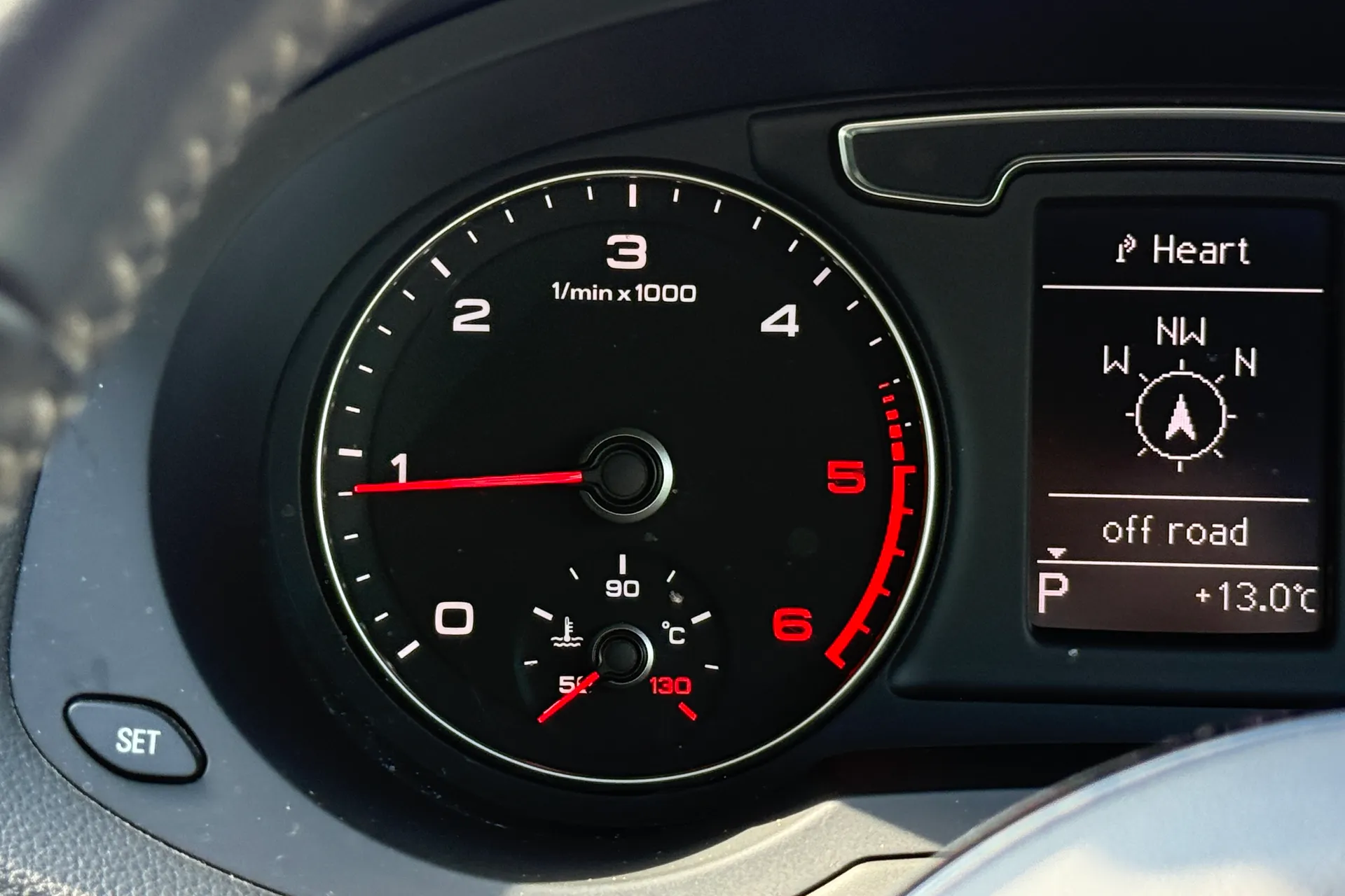 Audi Q3 thumbnail image number 17