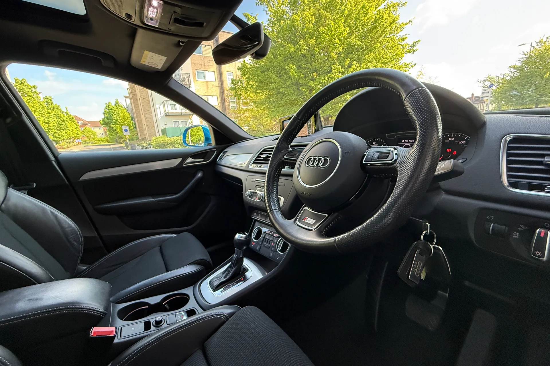 Audi Q3 thumbnail image number 10