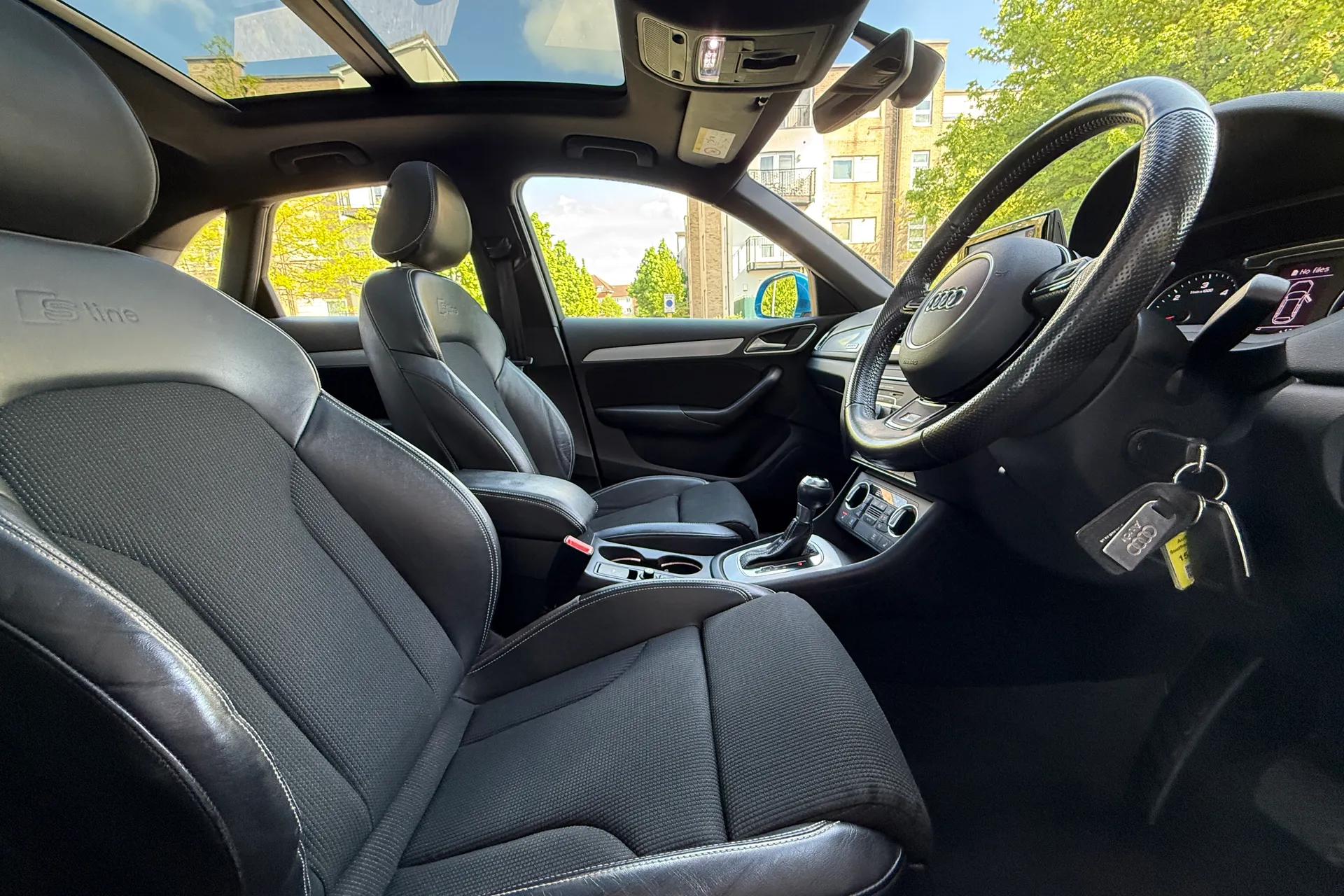 Audi Q3 thumbnail image number 32