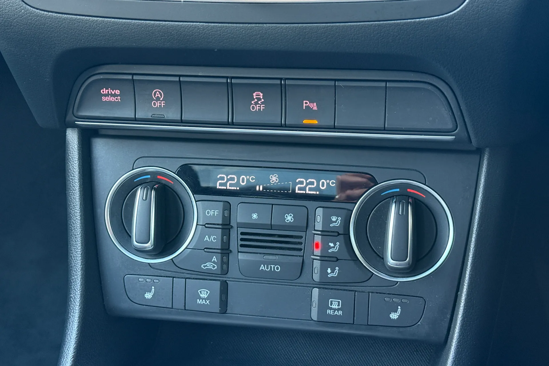 Audi Q3 thumbnail image number 21