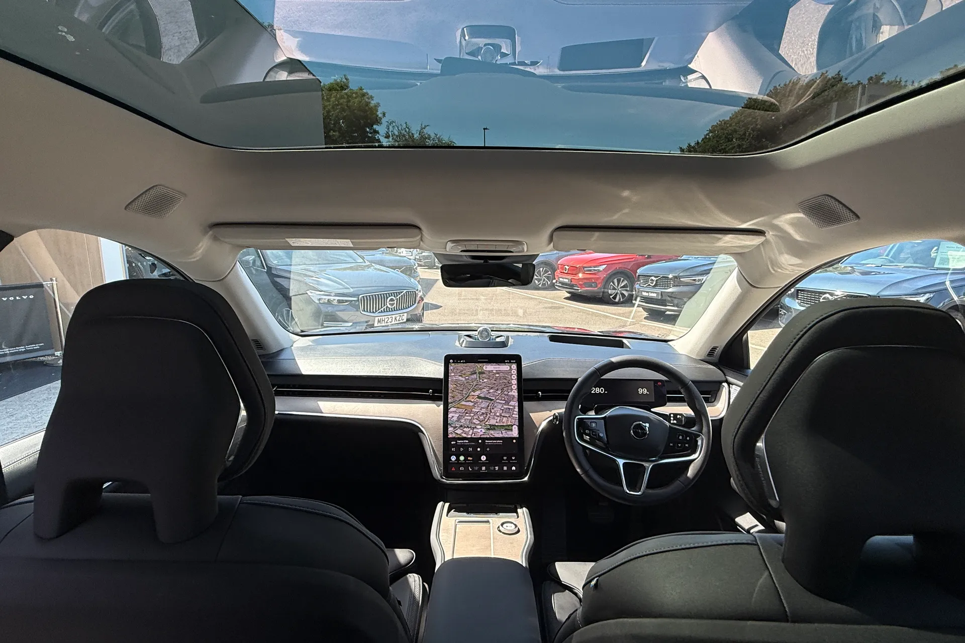 Volvo EX90 thumbnail image number 3