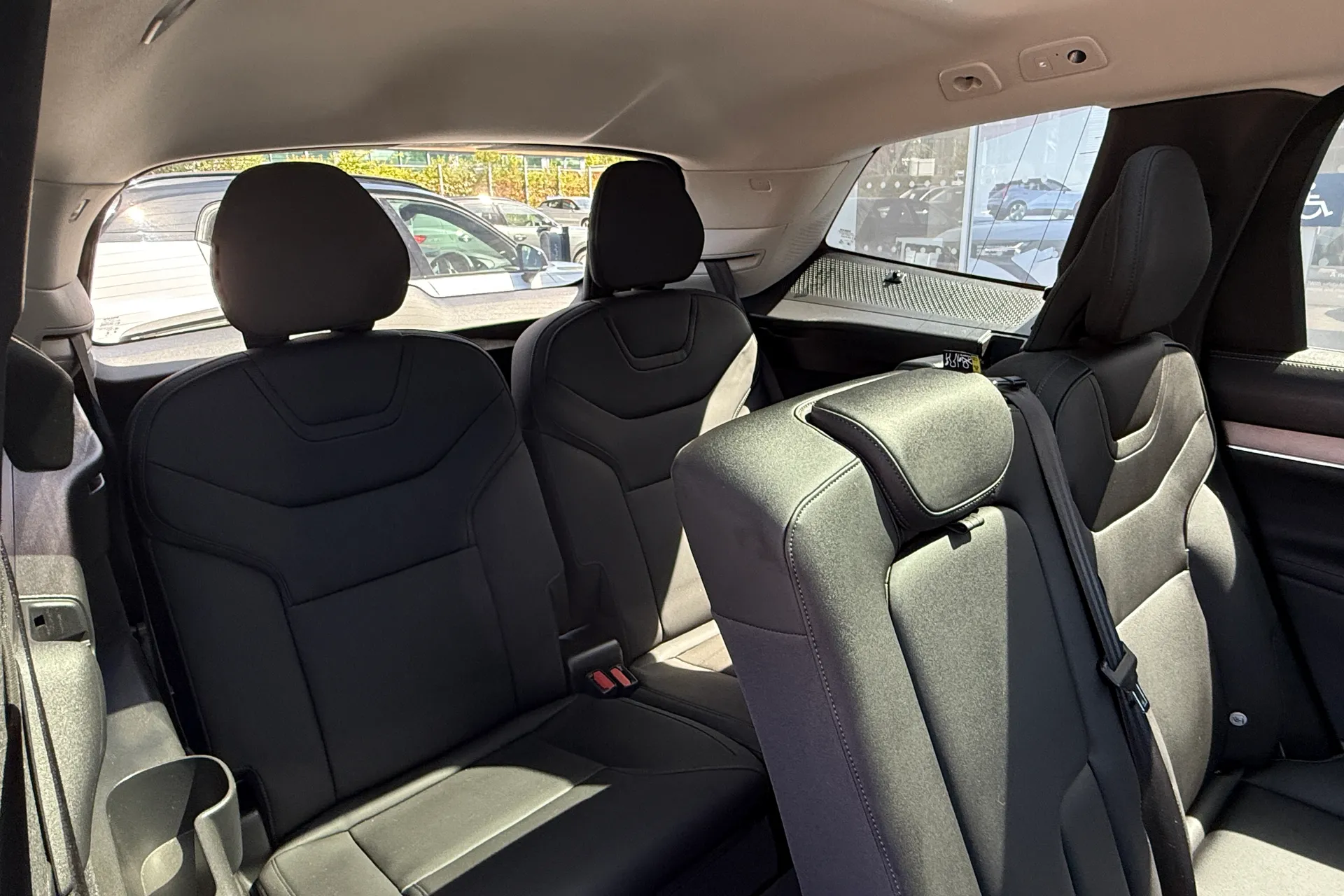 Volvo EX90 thumbnail image number 7