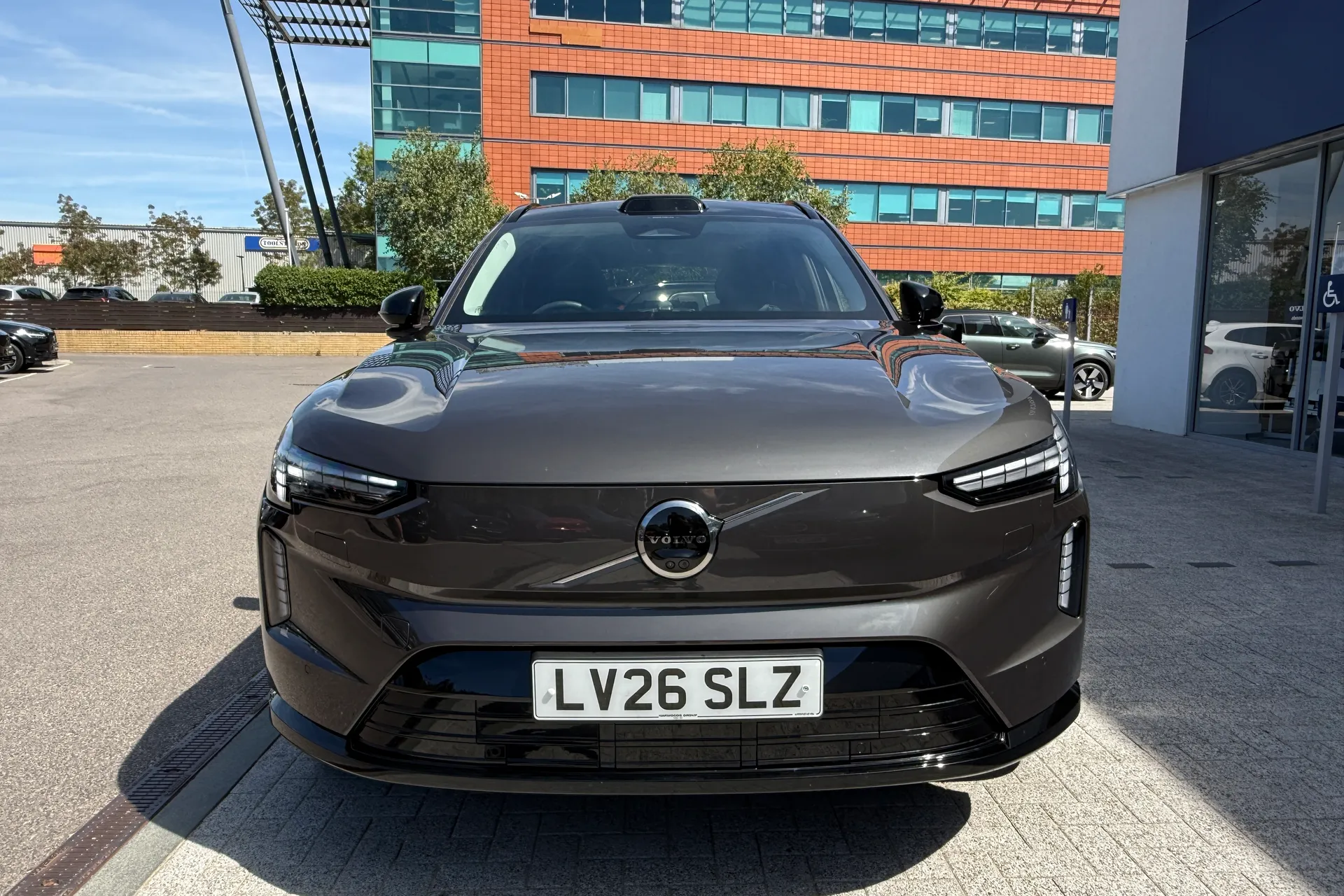 Volvo EX90 thumbnail image number 15