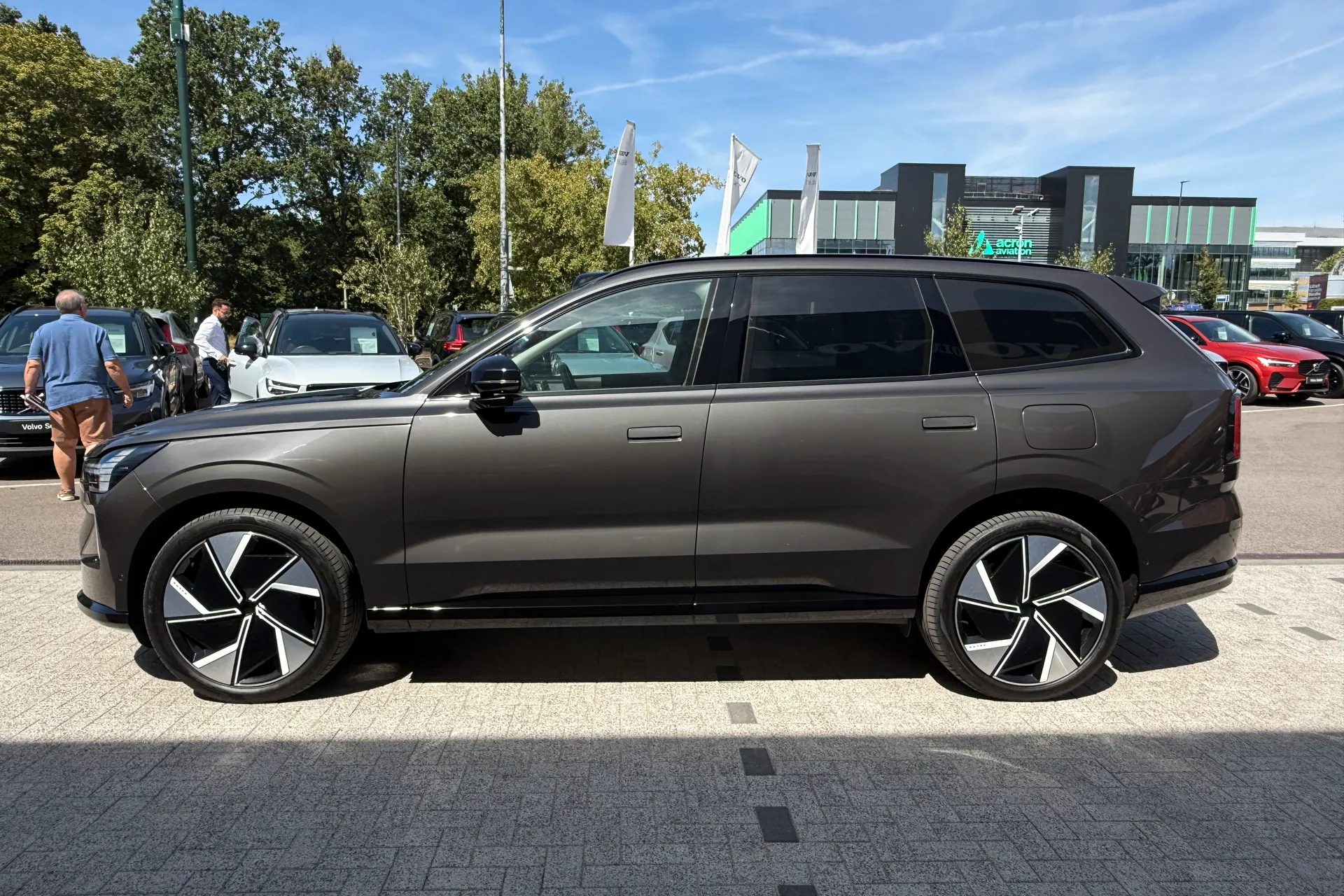 Volvo EX90 thumbnail image number 13
