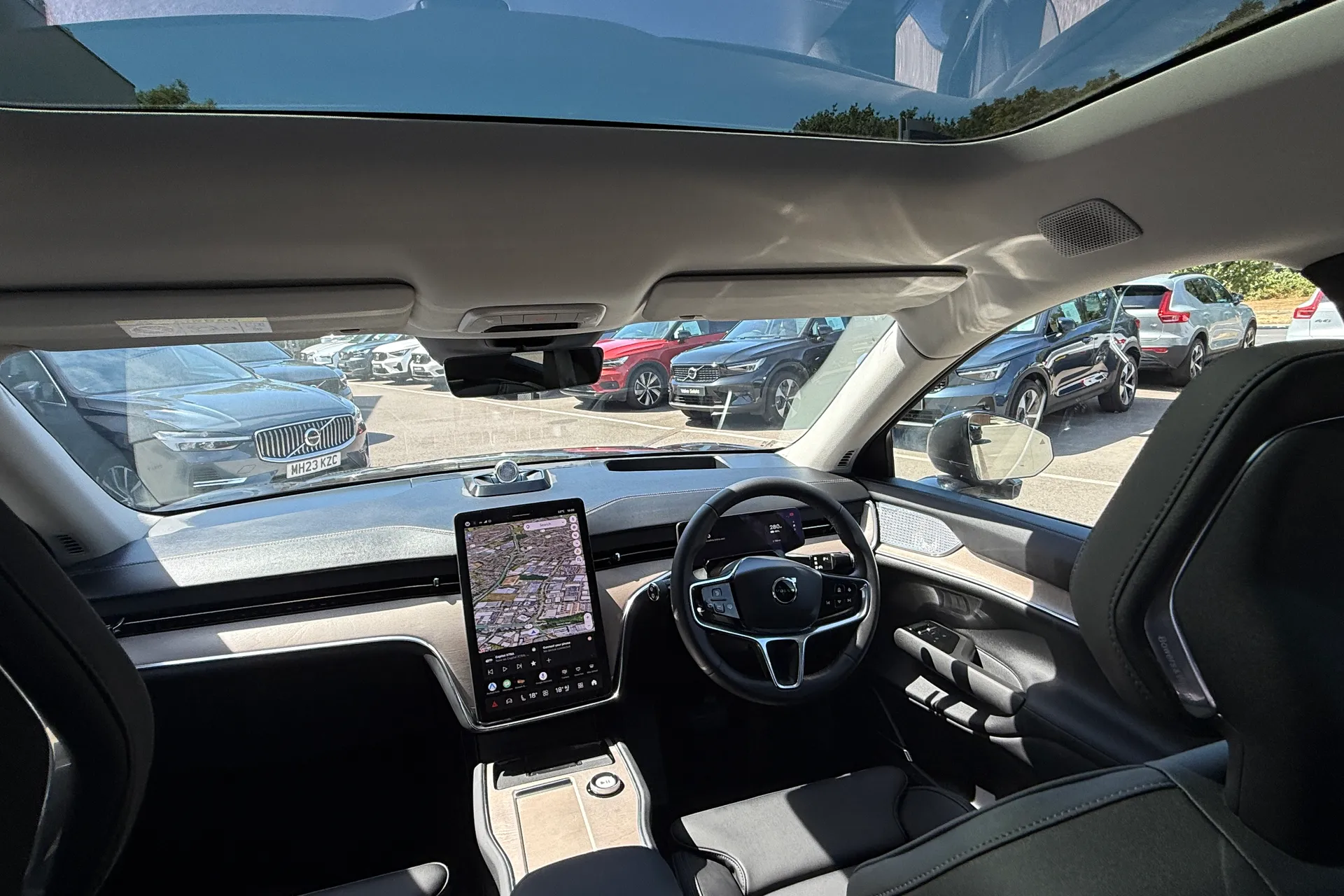 Volvo EX90 thumbnail image number 34