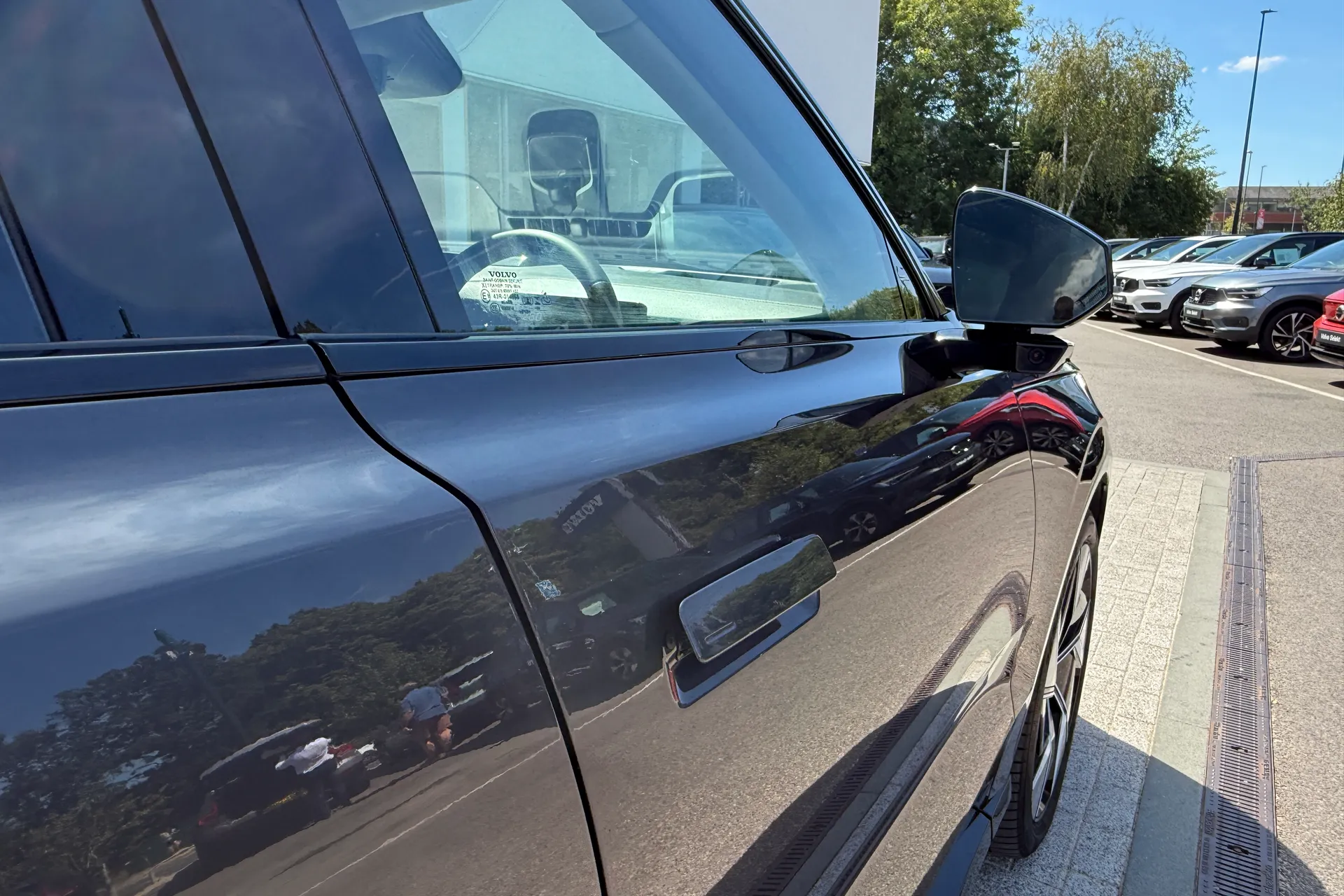 Volvo EX90 thumbnail image number 17