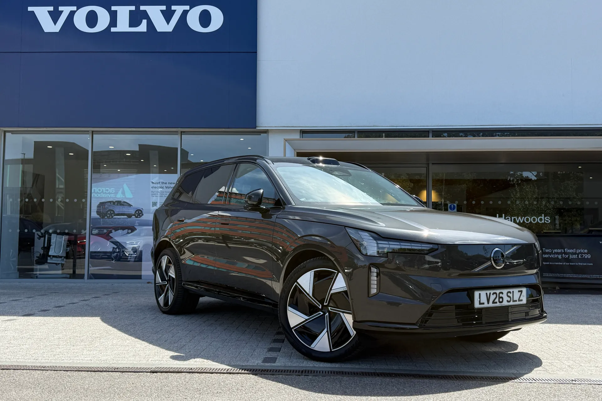 Volvo EX90 focused image
