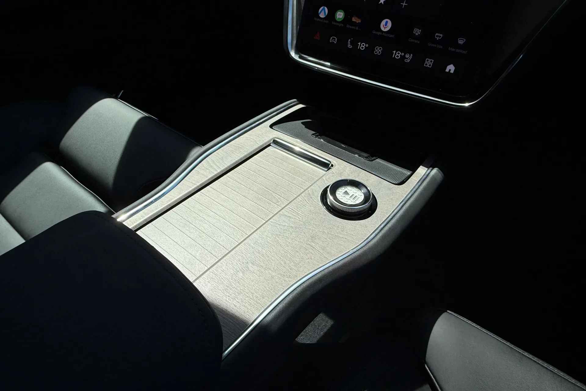Volvo EX90 thumbnail image number 44