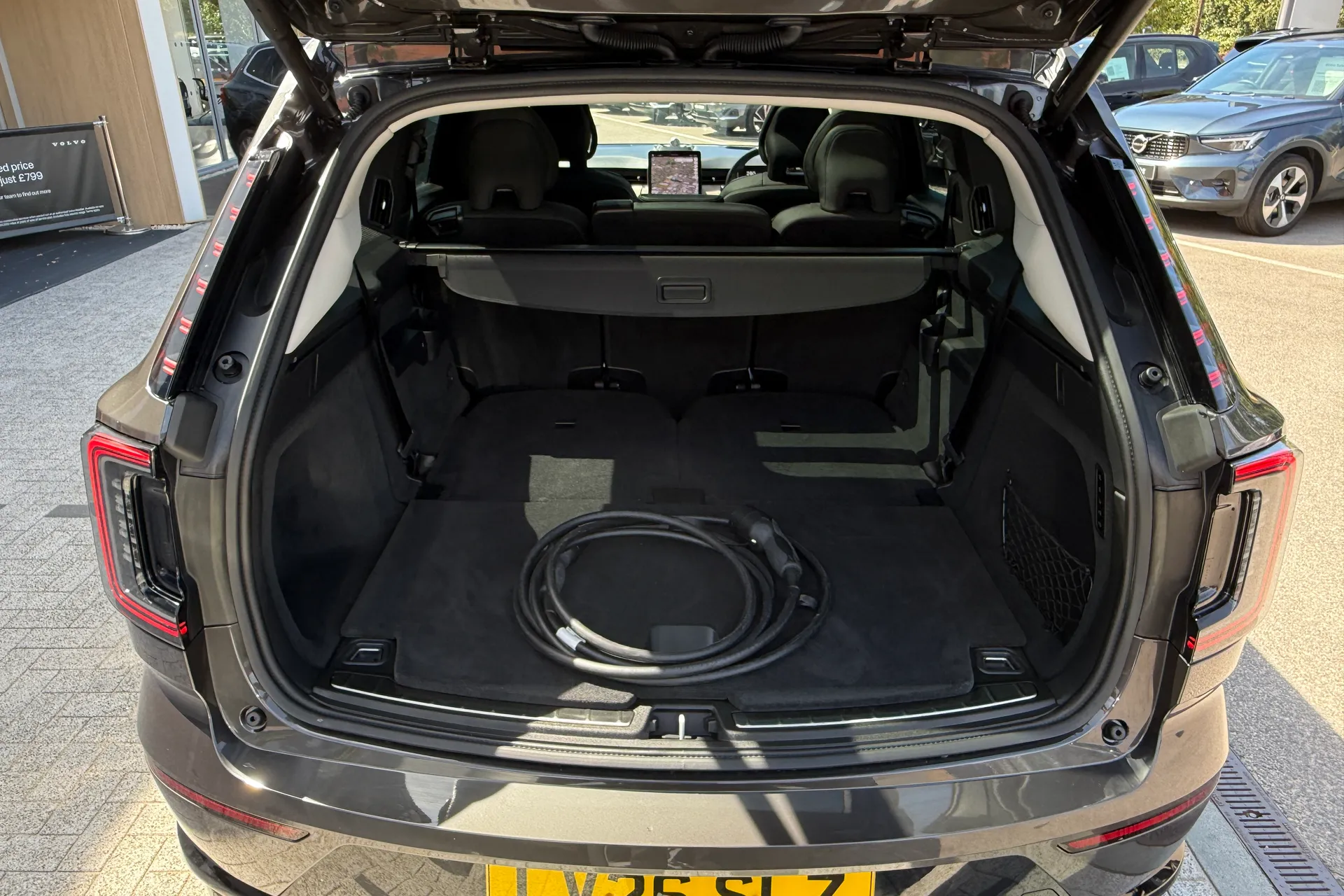 Volvo EX90 thumbnail image number 22