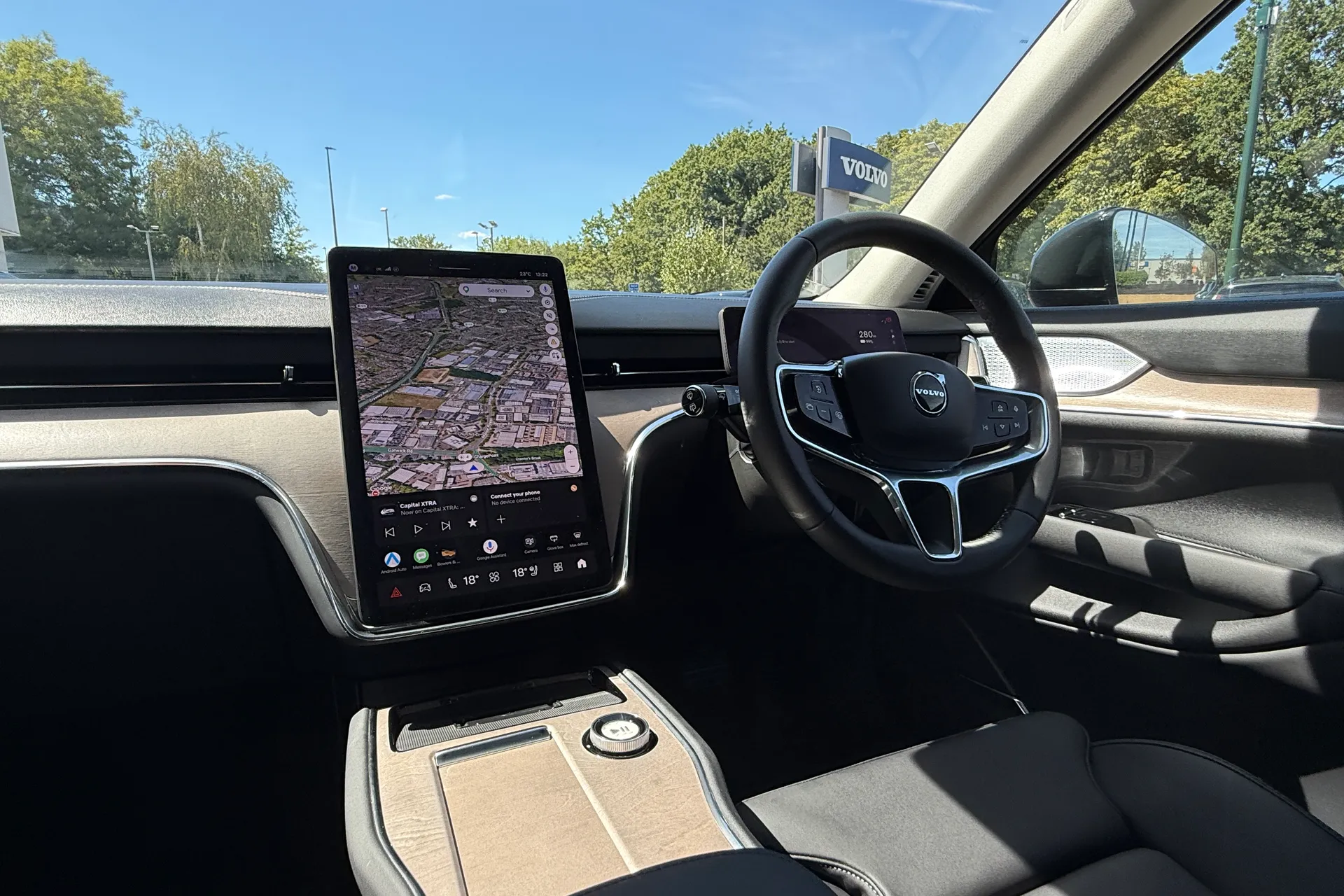 Volvo EX90 thumbnail image number 36