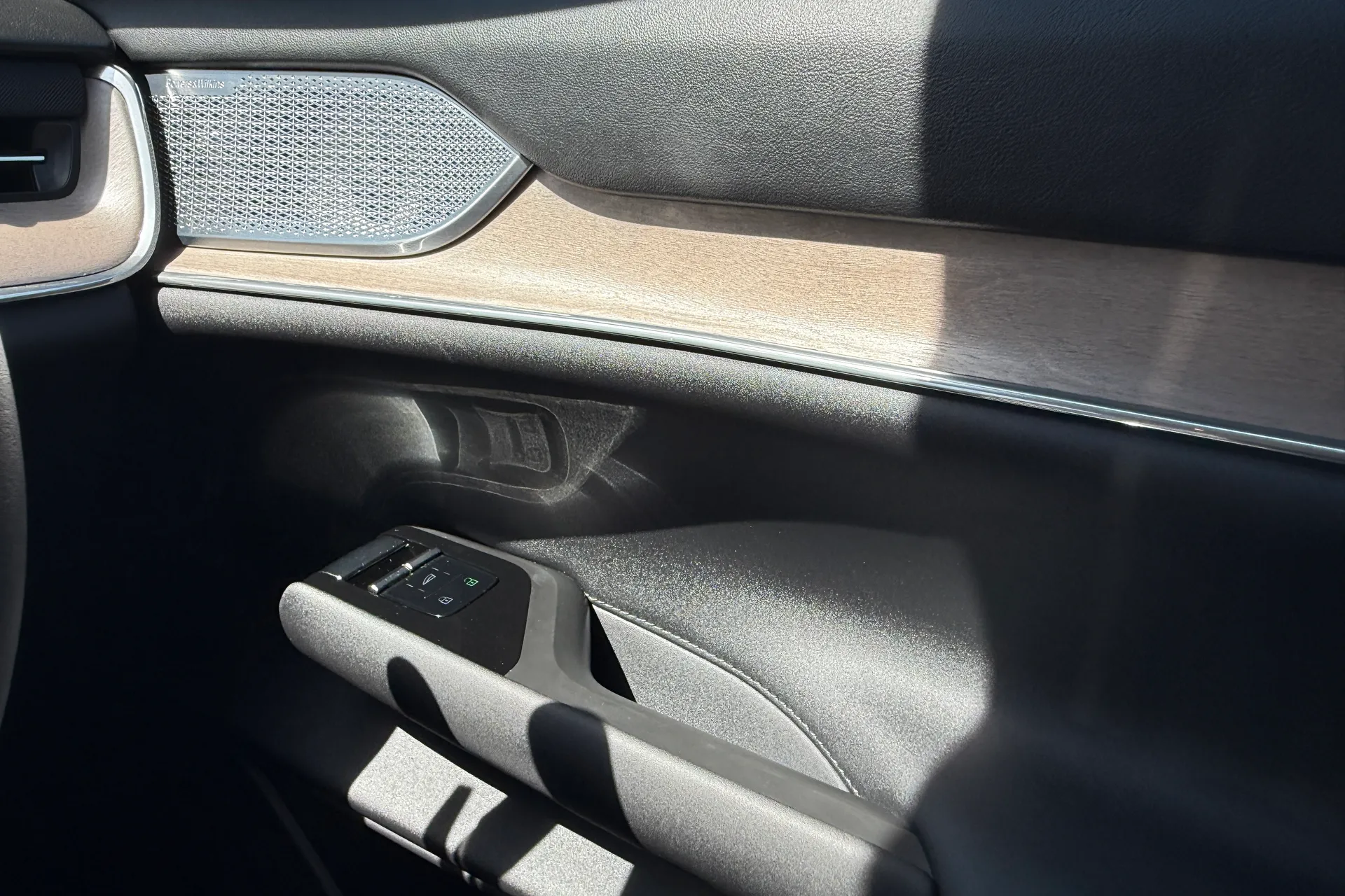 Volvo EX90 thumbnail image number 43