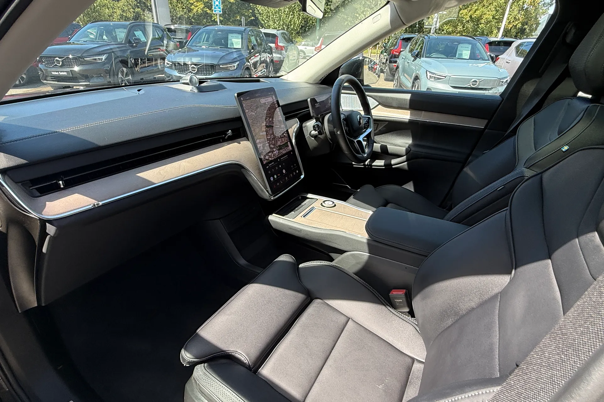 Volvo EX90 thumbnail image number 29