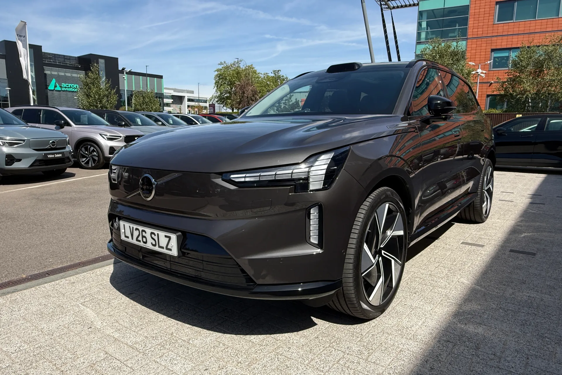 Volvo EX90 thumbnail image number 14