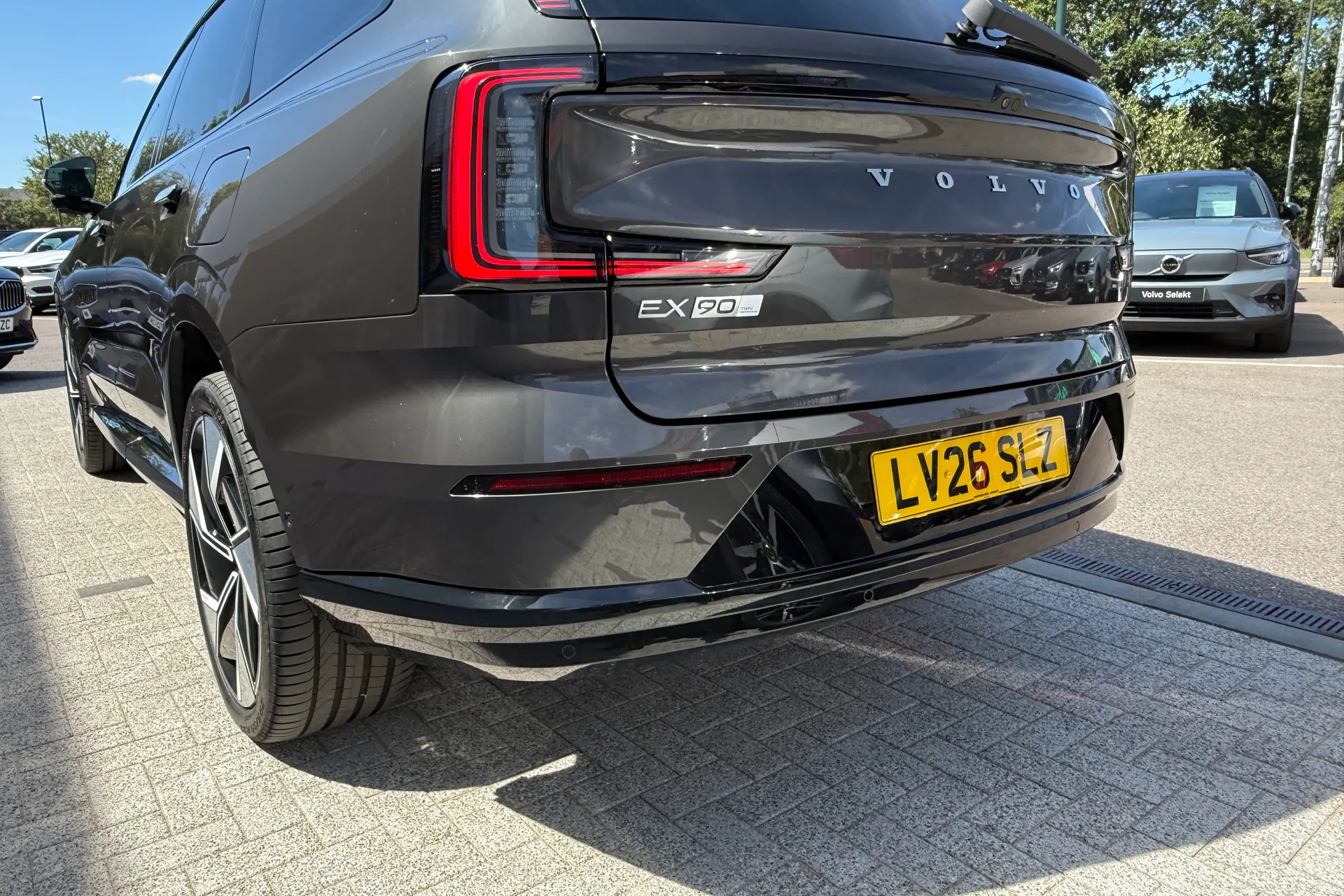 Volvo EX90 thumbnail image number 20