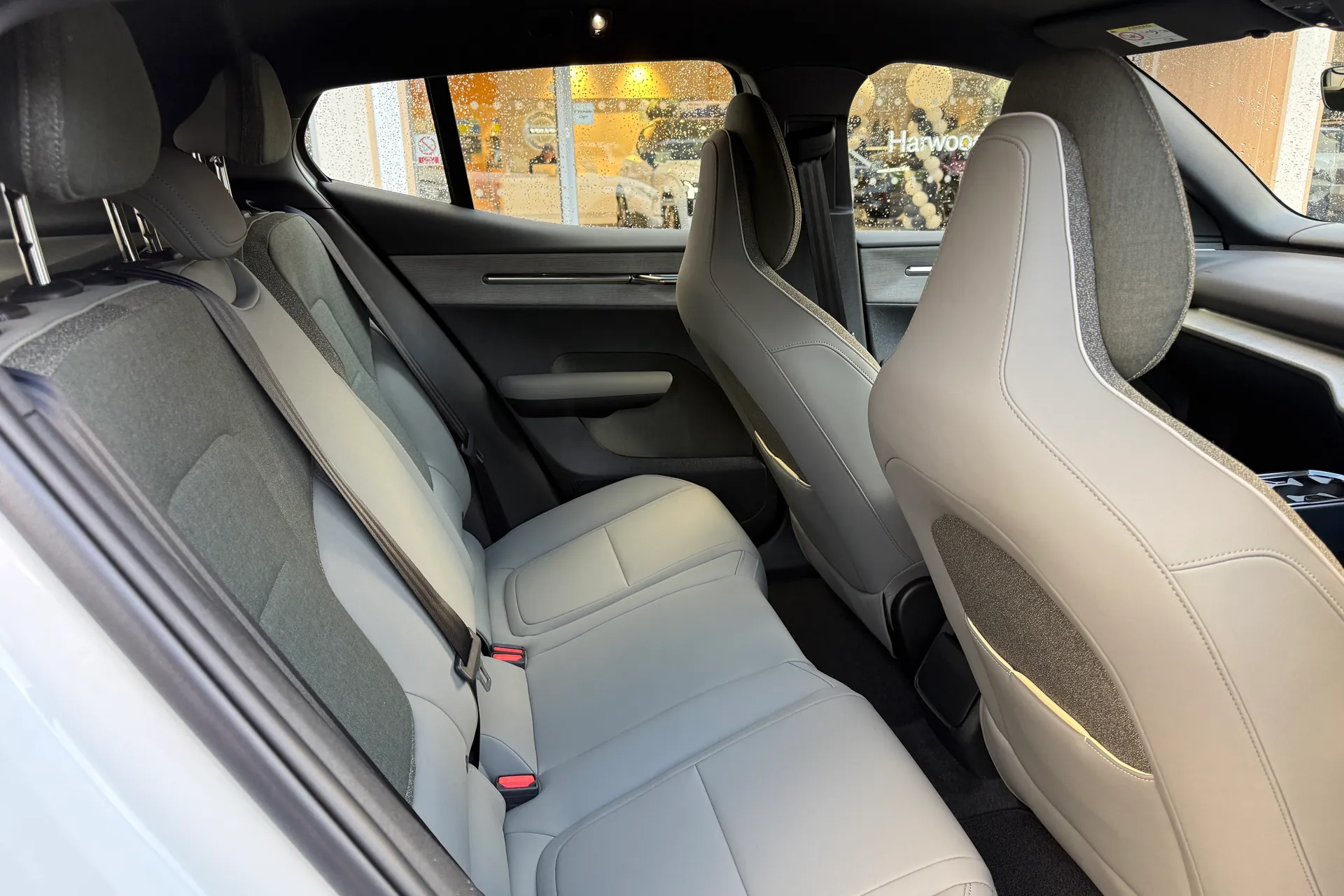 Volvo EX30 thumbnail image number 18