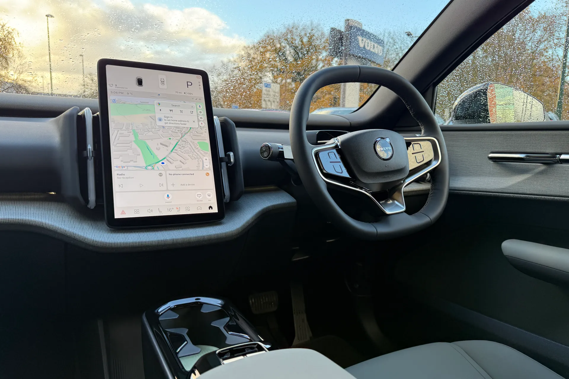 Volvo EX30 thumbnail image number 32