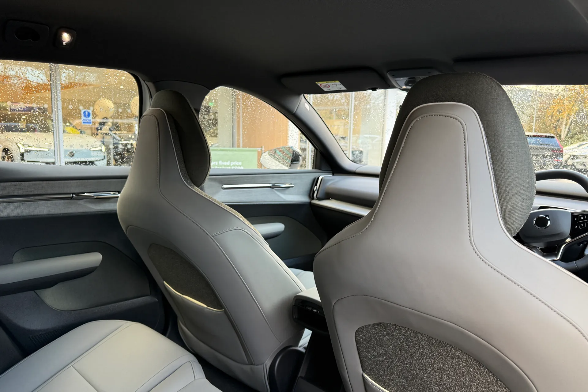 Volvo EX30 thumbnail image number 19