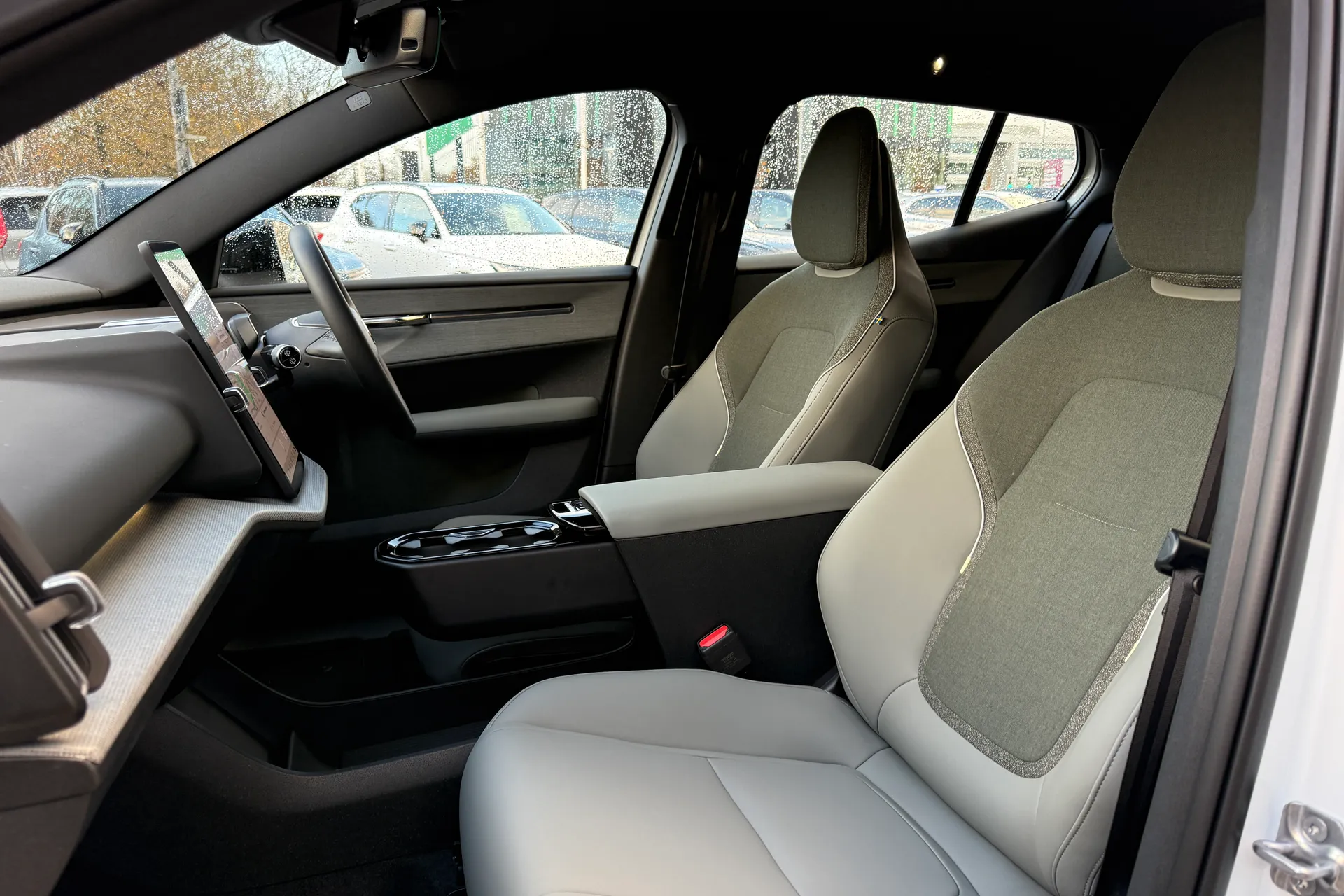 Volvo EX30 thumbnail image number 24