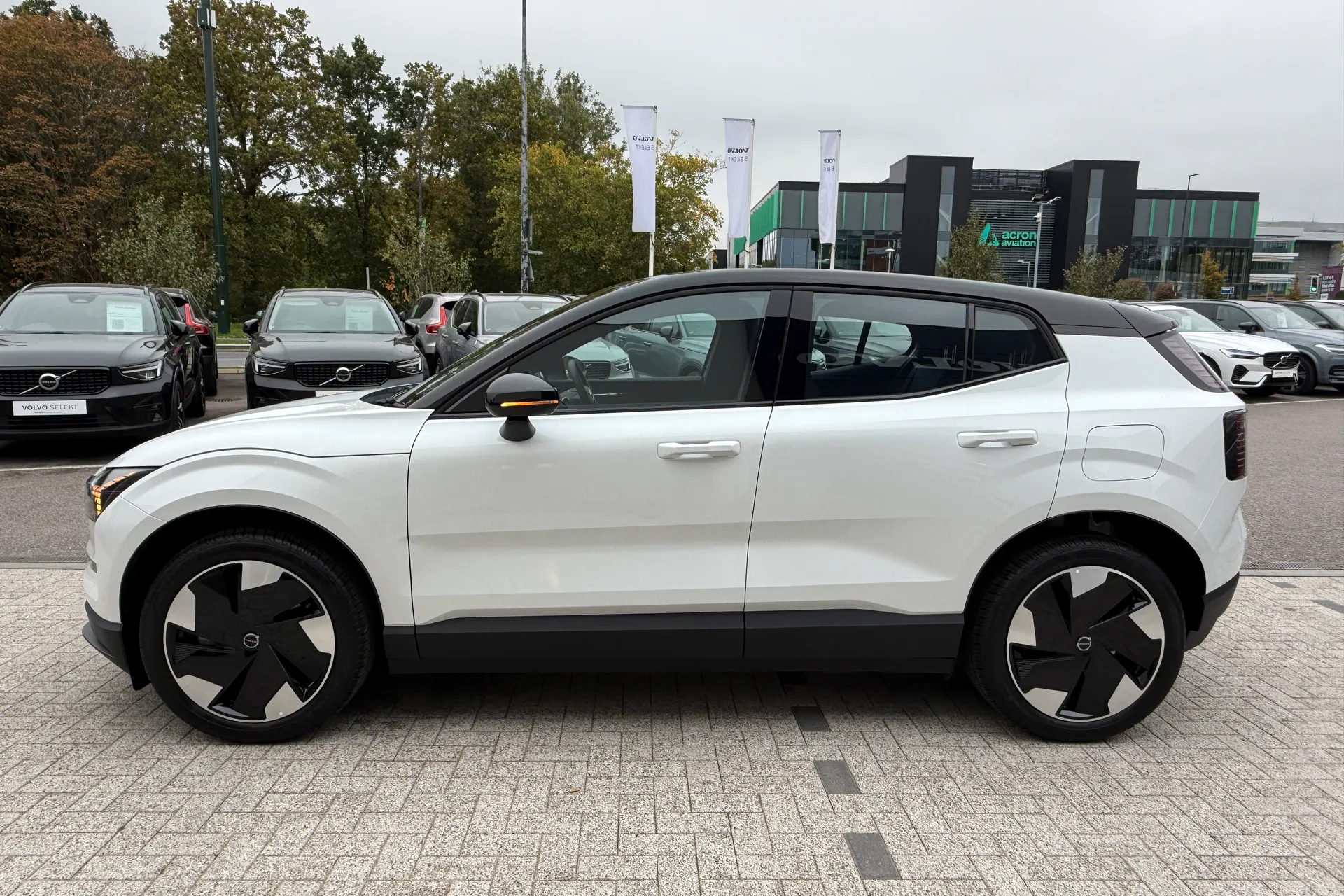 Volvo EX30 thumbnail image number 10