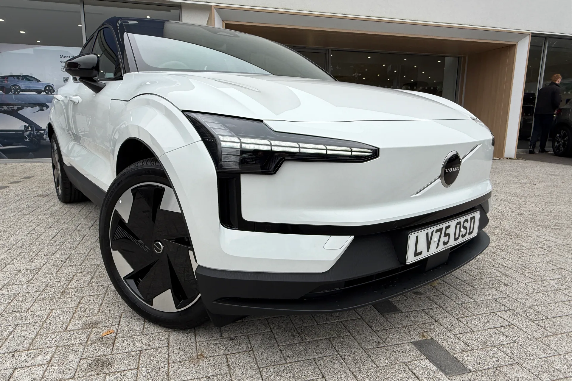 Volvo EX30 thumbnail image number 6