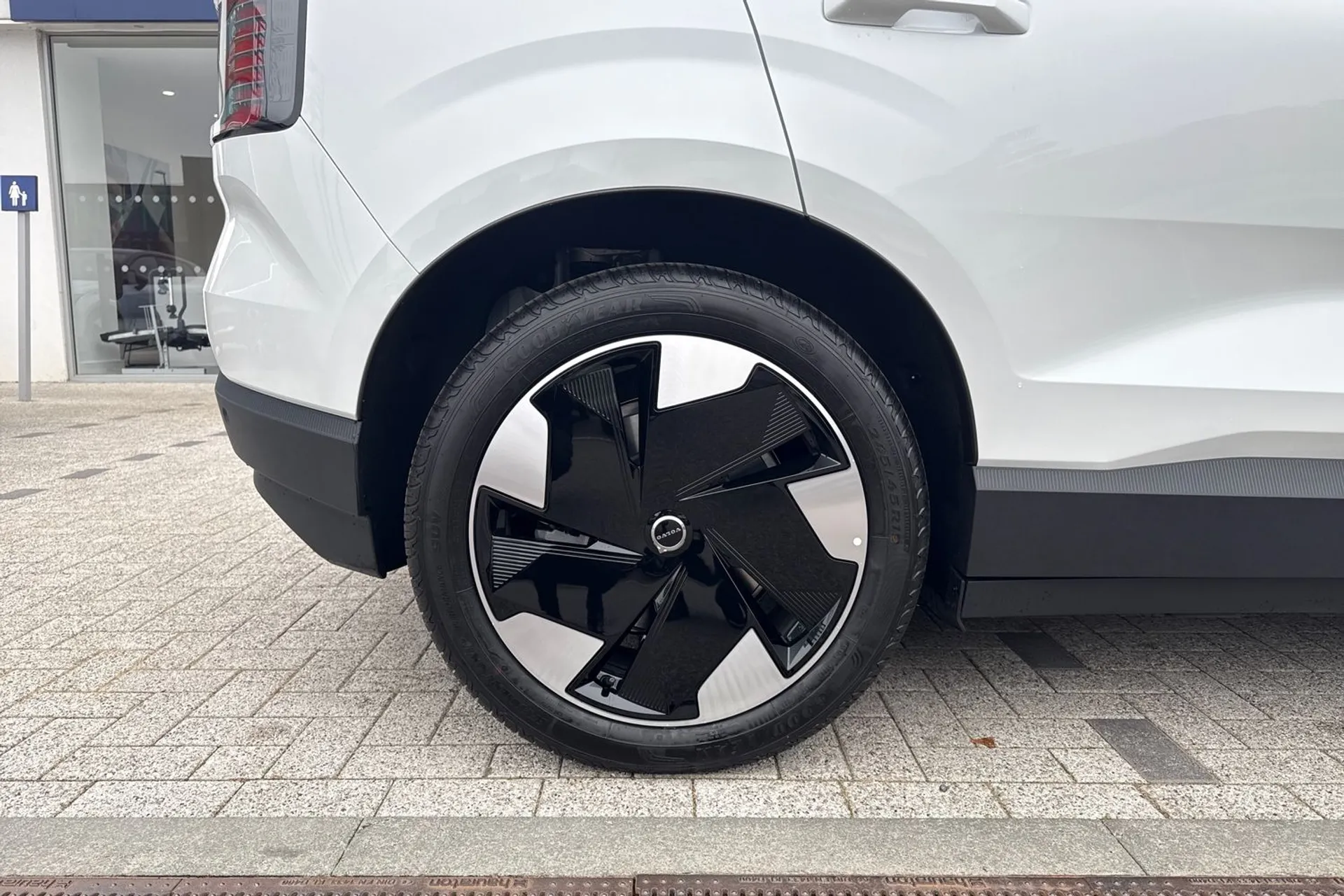 Volvo EX30 thumbnail image number 15