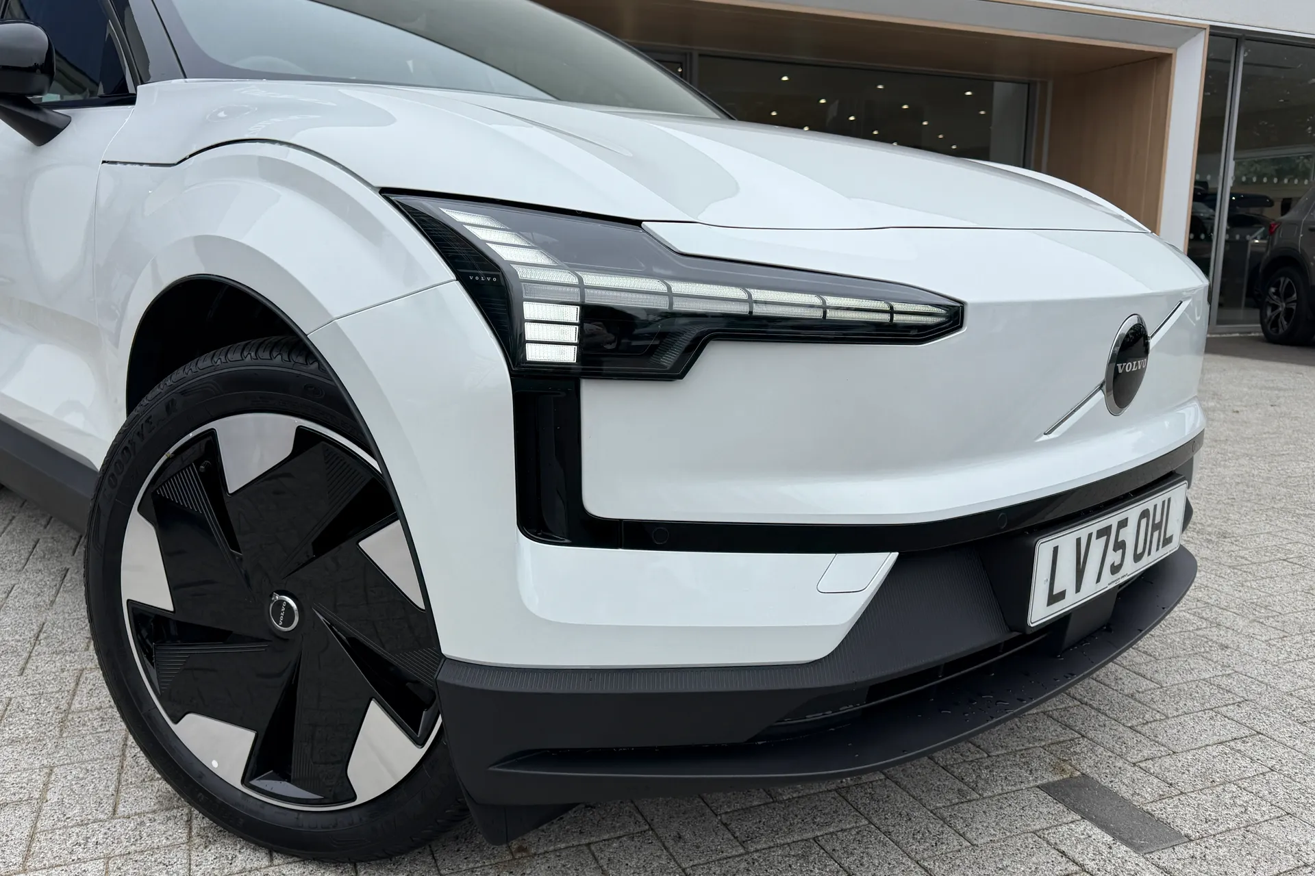 Volvo EX30 thumbnail image number 6