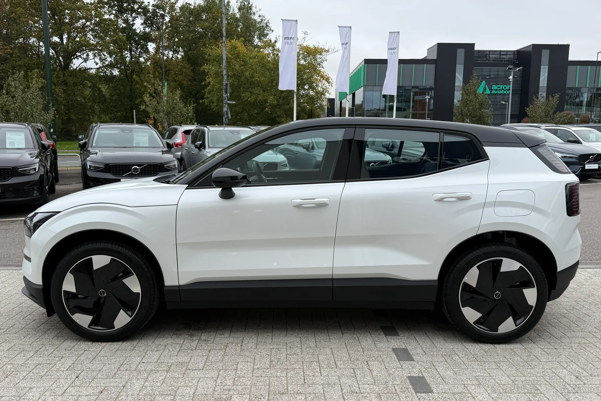 Volvo EX30 thumbnail image number 10