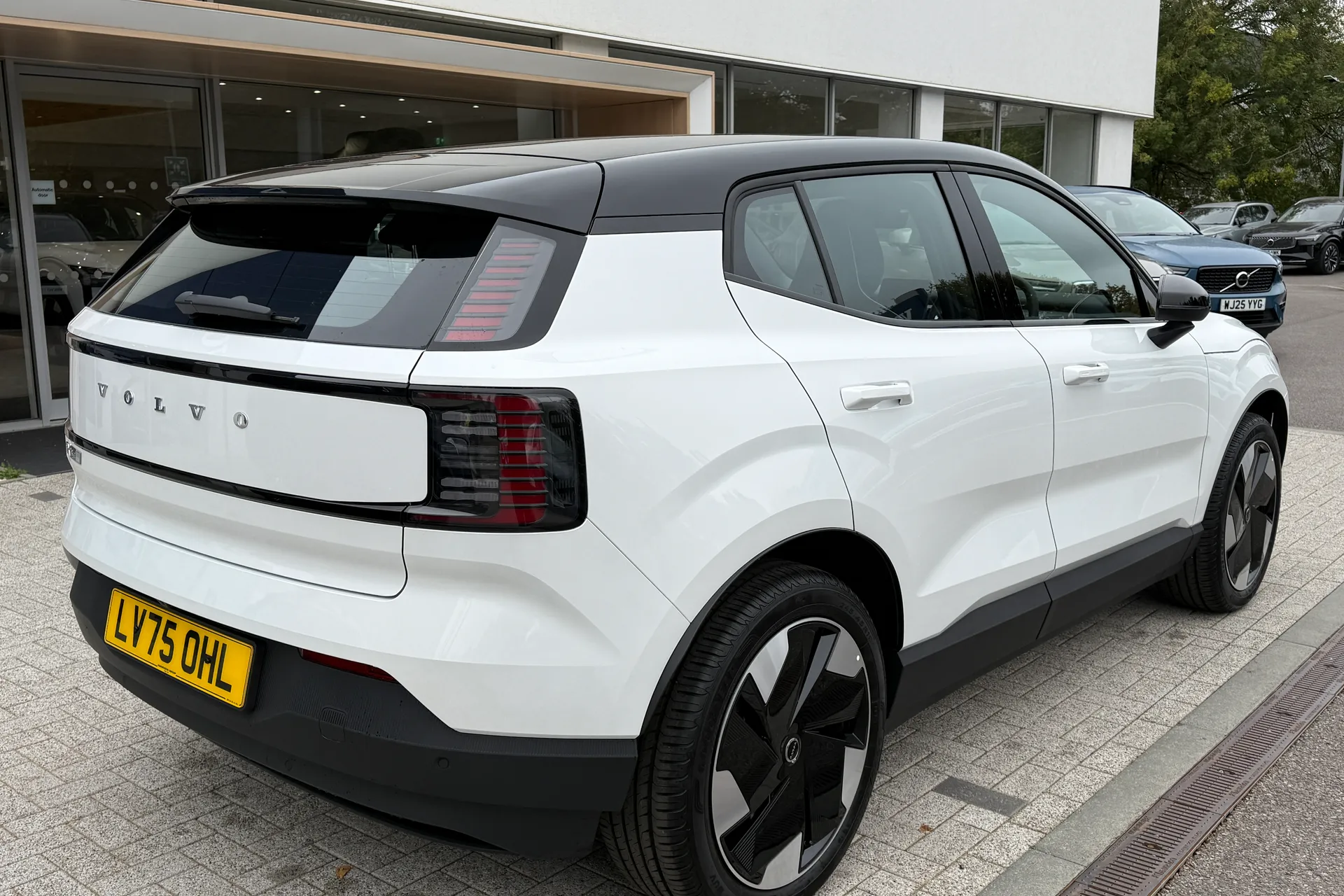 Volvo EX30 thumbnail image number 7