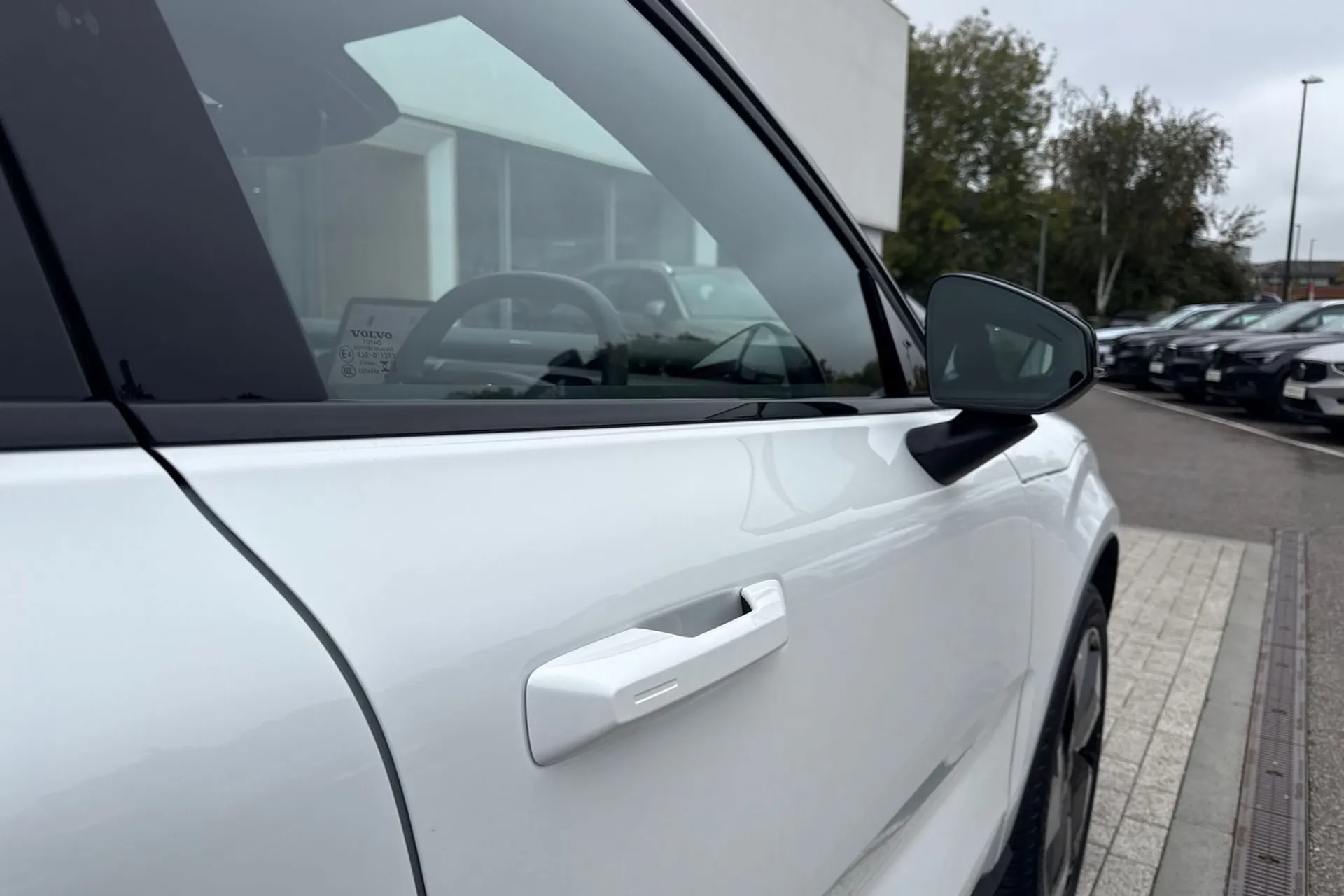 Volvo EX30 thumbnail image number 17